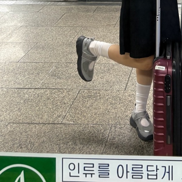 (W) New Balance Breeze SD2202 Gray 착용 스타일