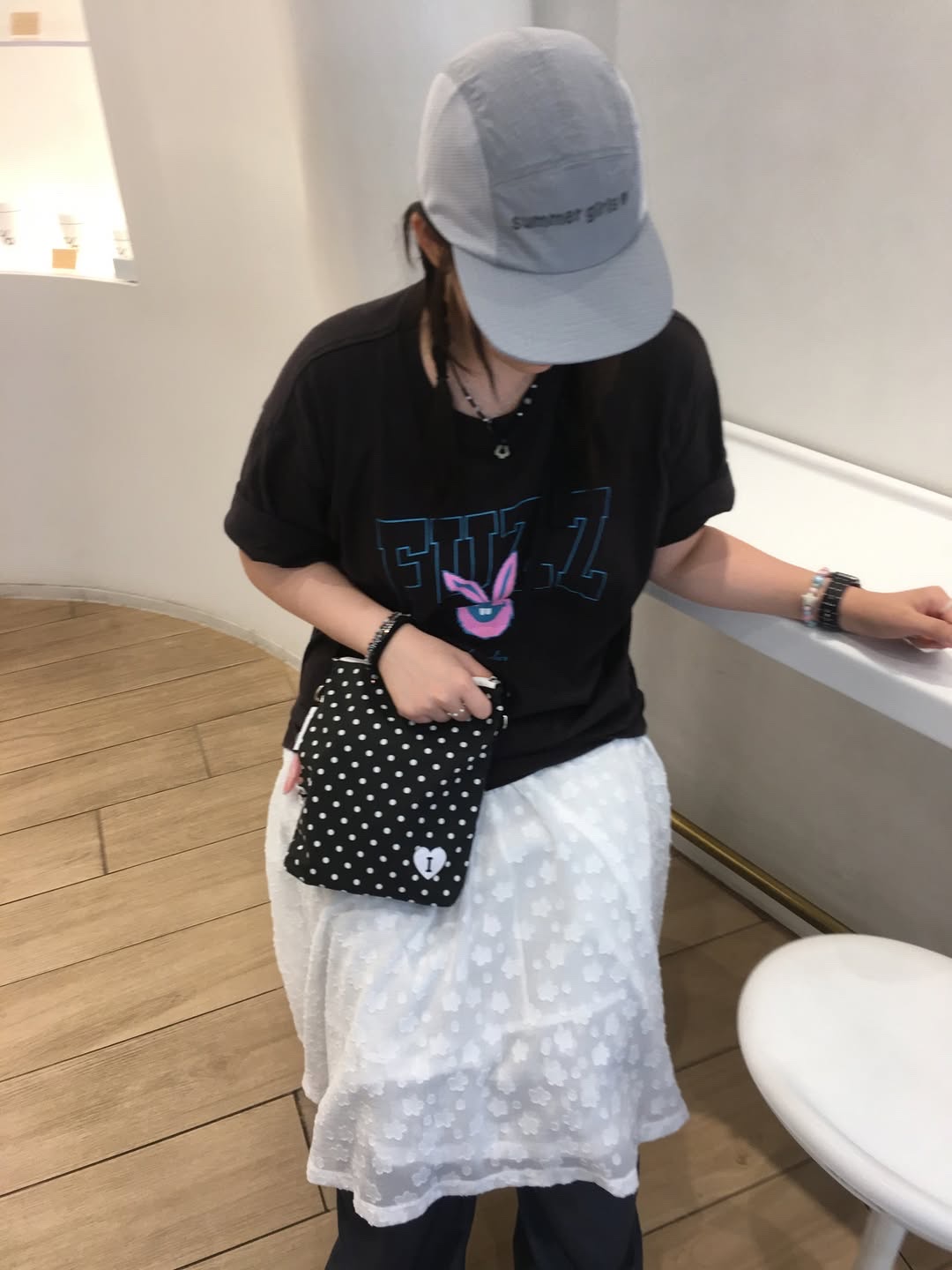 Isummerly Koi Cross Bag Black, Isummerly Koi Cross Bag Sky 착용 스타일