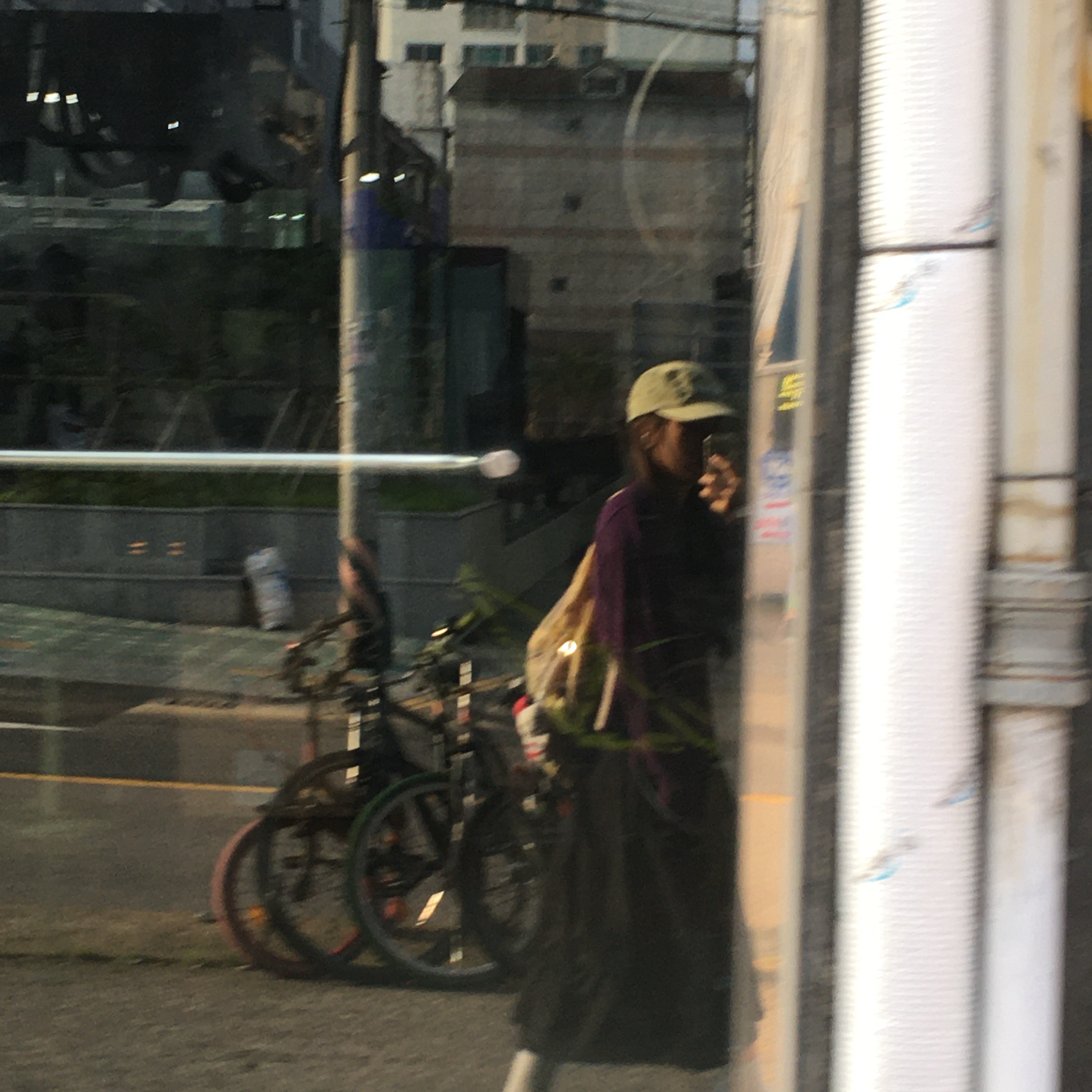 Mischief Lightweight Zip Around Backpack Yellow, Supreme Washed Chino Twill Camp Cap Light Olive - 24SS 착용 스타일 - 1