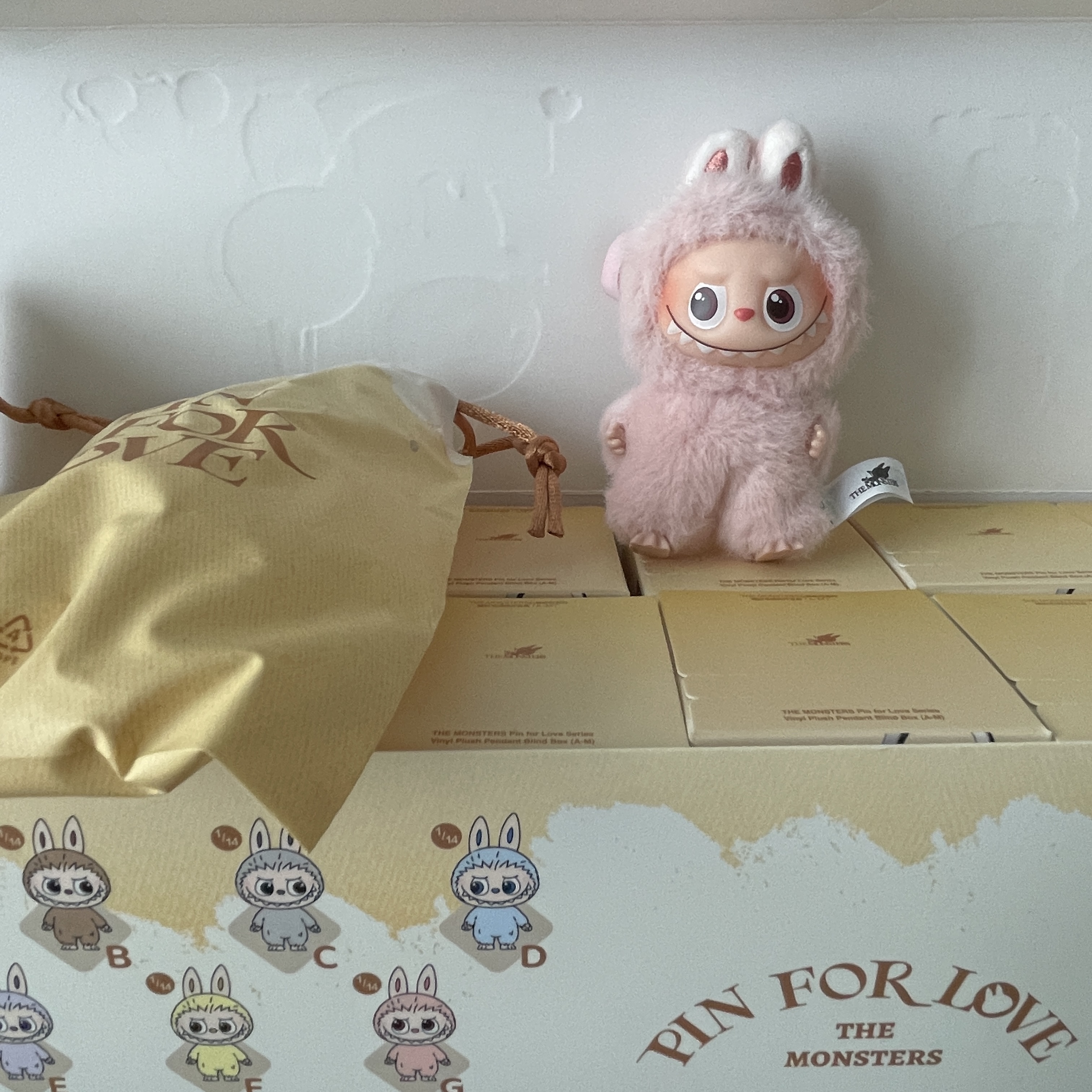 Pop Mart Labubu The Monsters Pin For Love Series Vinyl Plush Pendant Sealed Case (A-M) (14 Blind Boxes), Pop Mart Labubu The Monsters Pin For Love Series Vinyl Plush Pendant (A-M) G (Opened Case) 착용 스타일