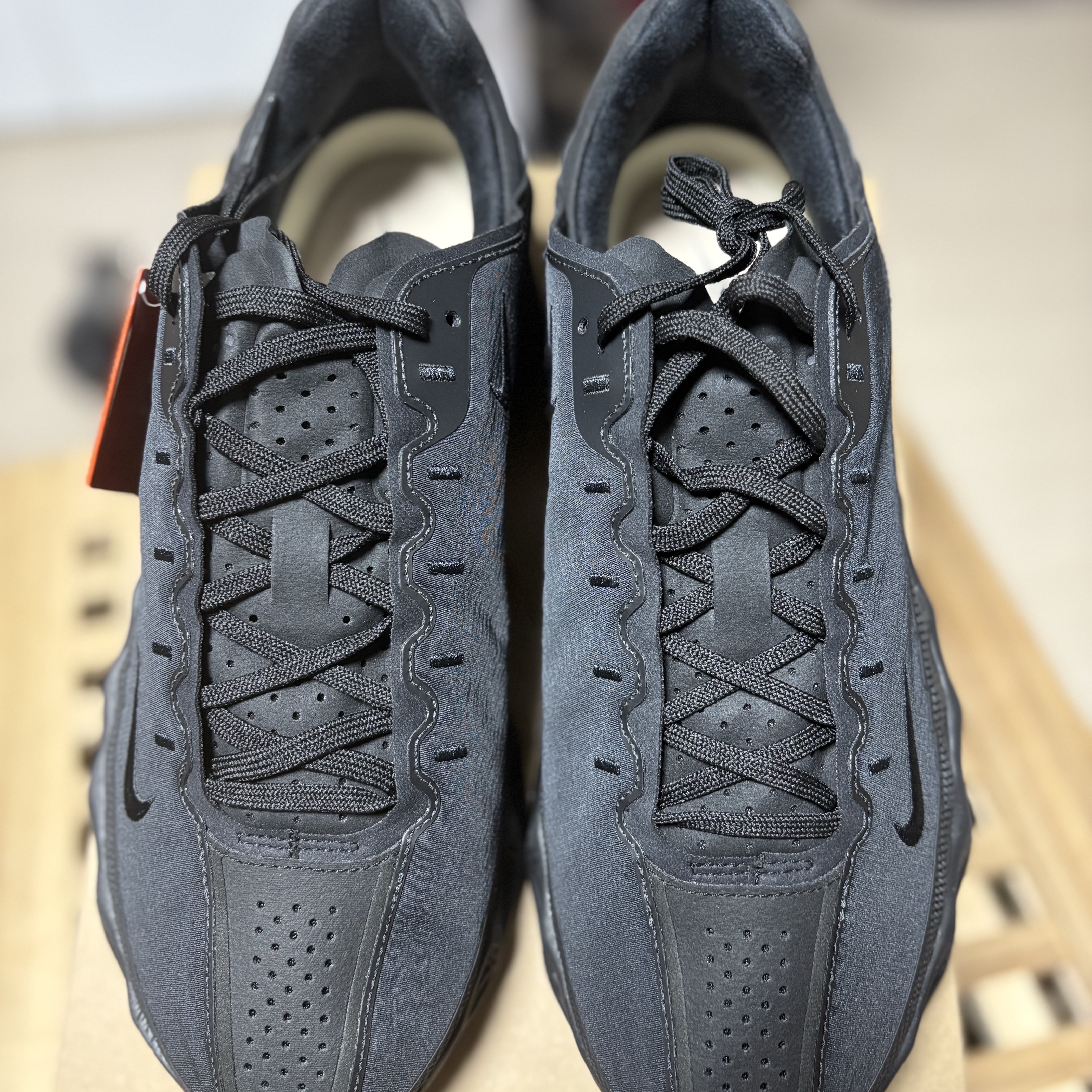 Nike Ava Rover Black Anthracite 착용 스타일 - 4