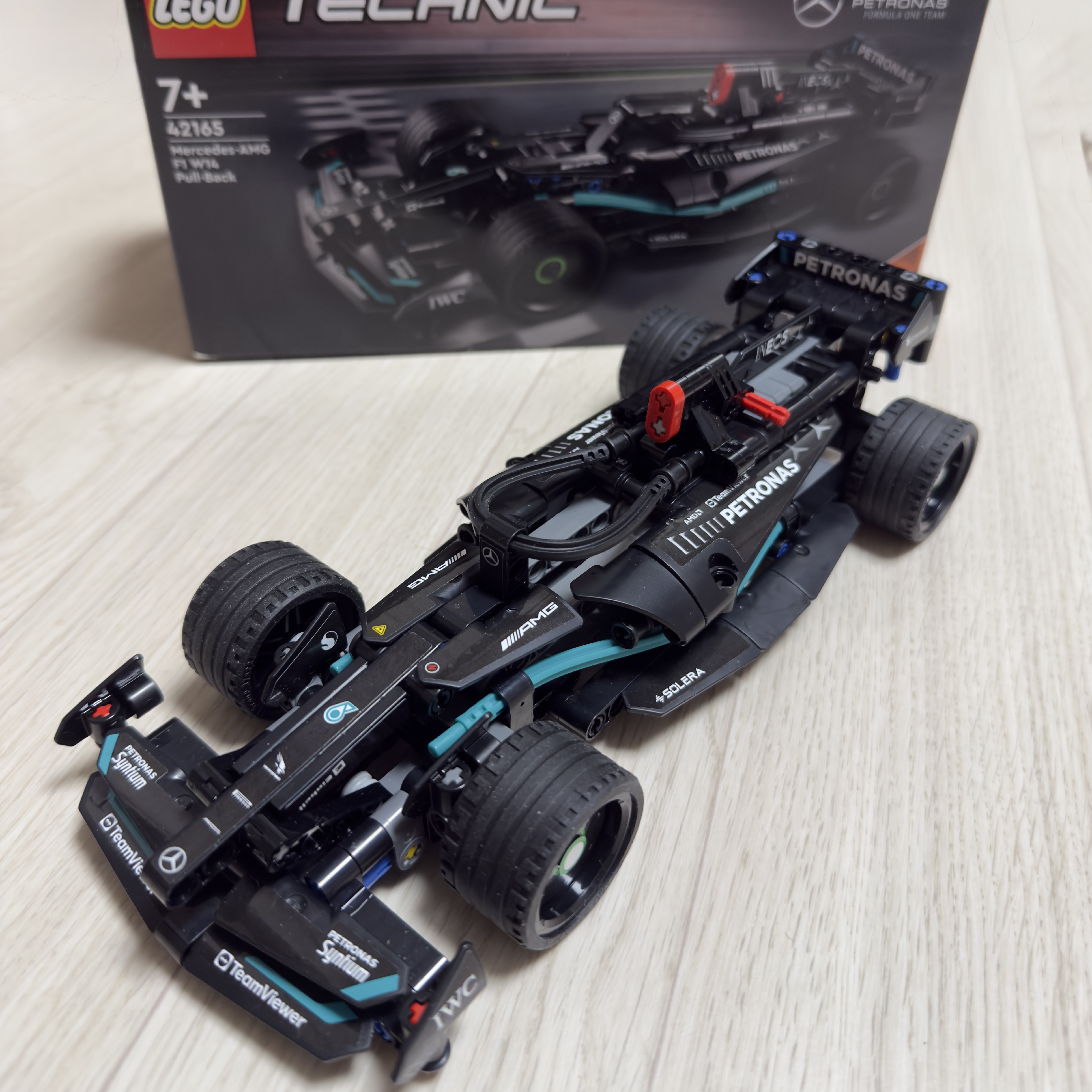 Lego Mercedes-AMG F1 W14 E Performance Pull-Back 착용 스타일