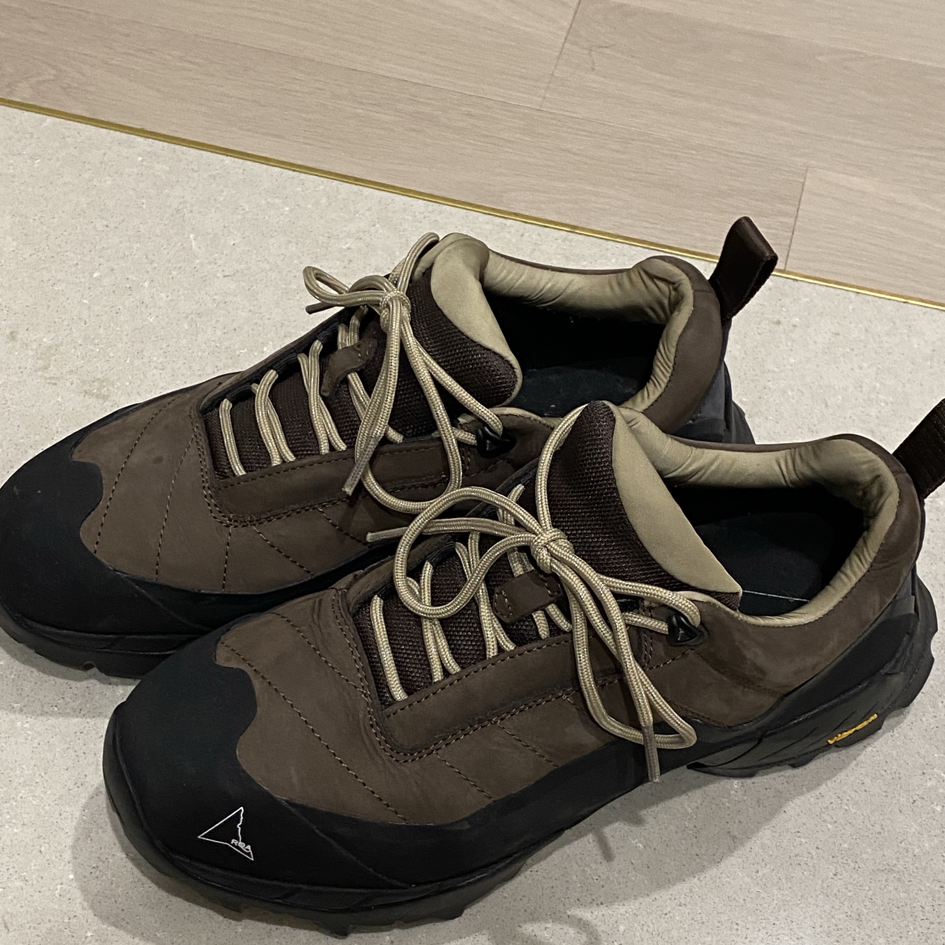 Roa Hiking Katharina Brown Black 착용 스타일