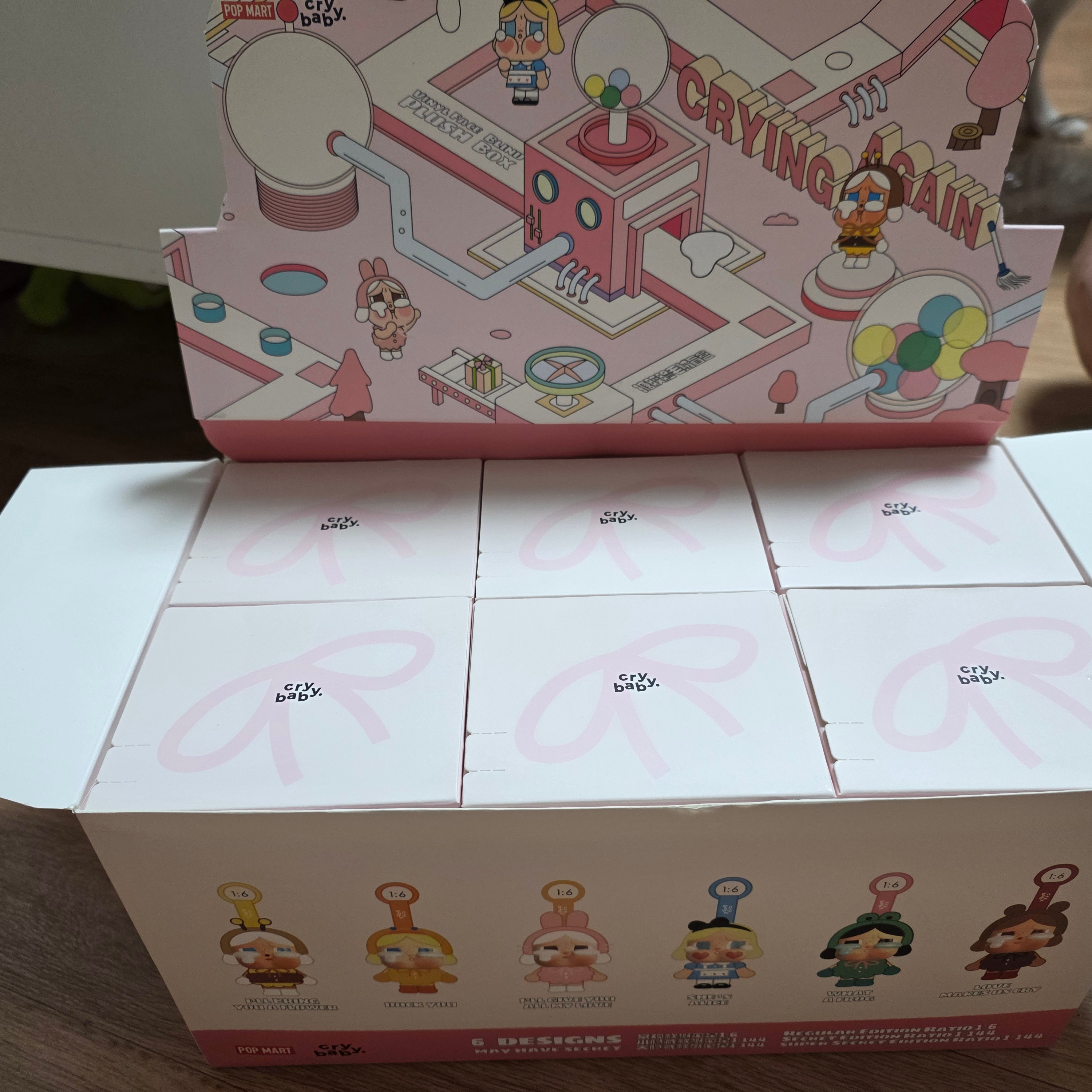 Pop Mart We Are Twinkle Twinkle Little Stars Series Plush Keyring Sealed Case (6 Blind Boxes), Pop Mart Crybaby Crying Again Series Plush Keyring Sealed Case (6 Blind Boxes) 착용 스타일 - 2