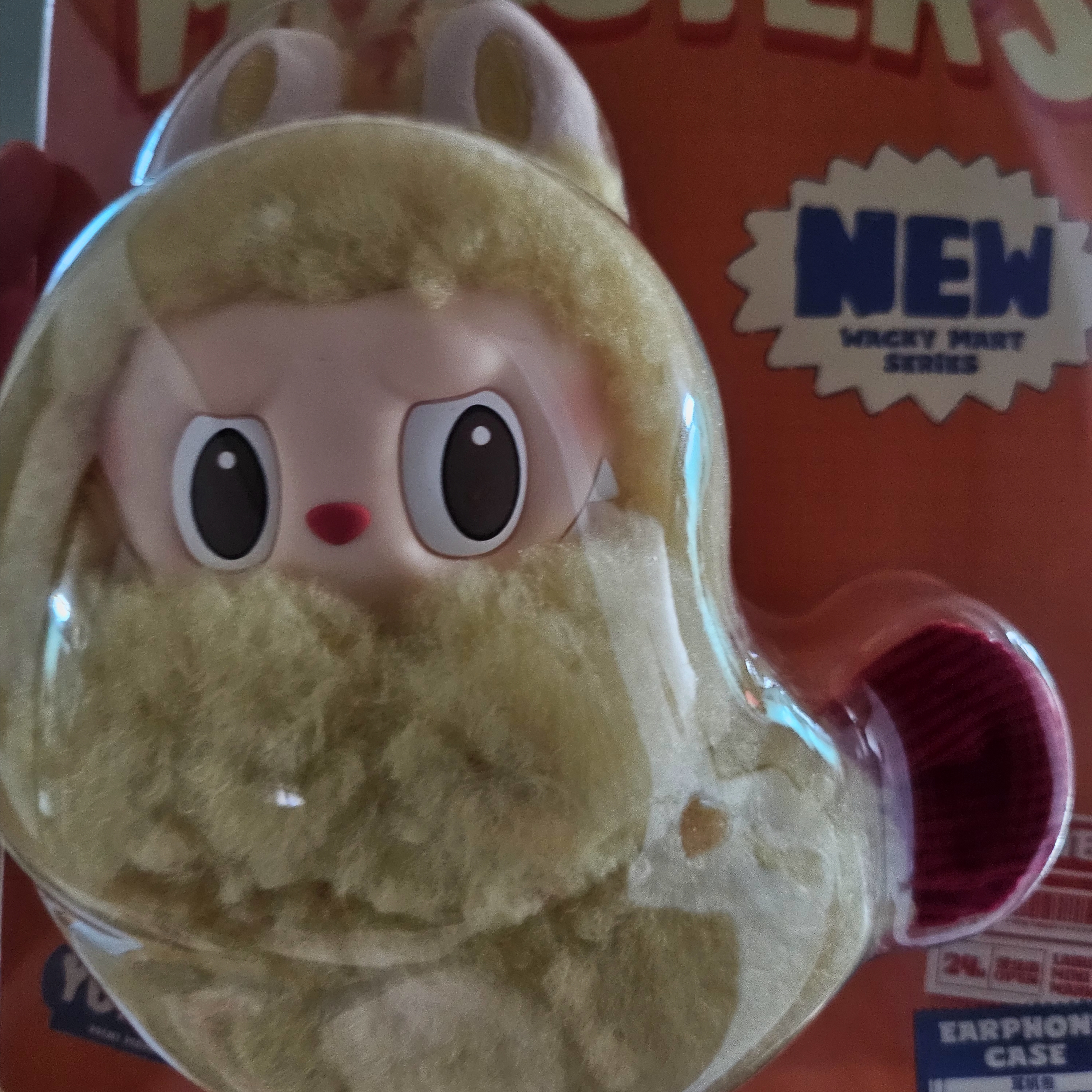 Pop Mart Labubu The Monsters Wacky Mart Series Earphone Case 착용 스타일