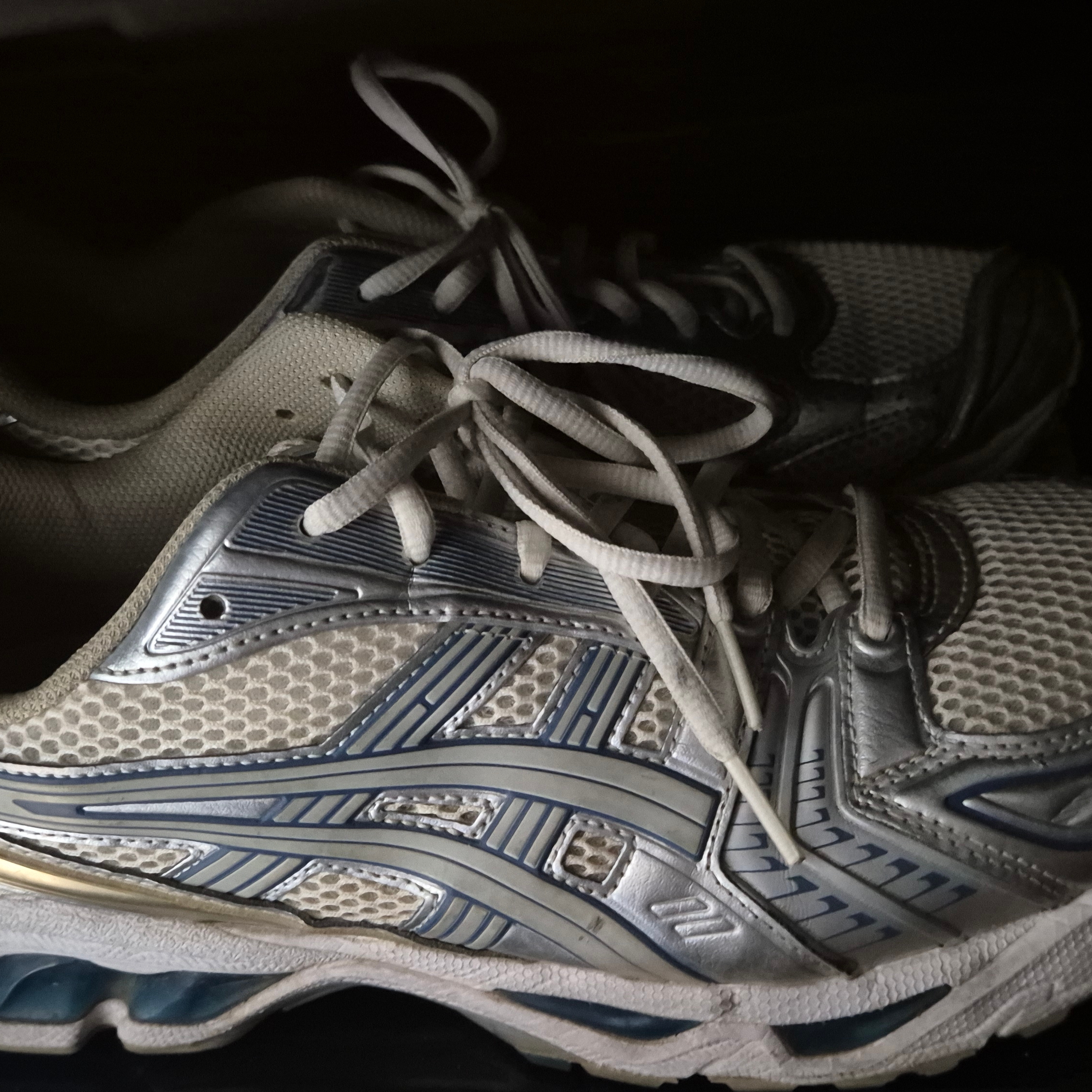 Asics Gel-Kayano 14 Cream Pure Silver 착용 스타일