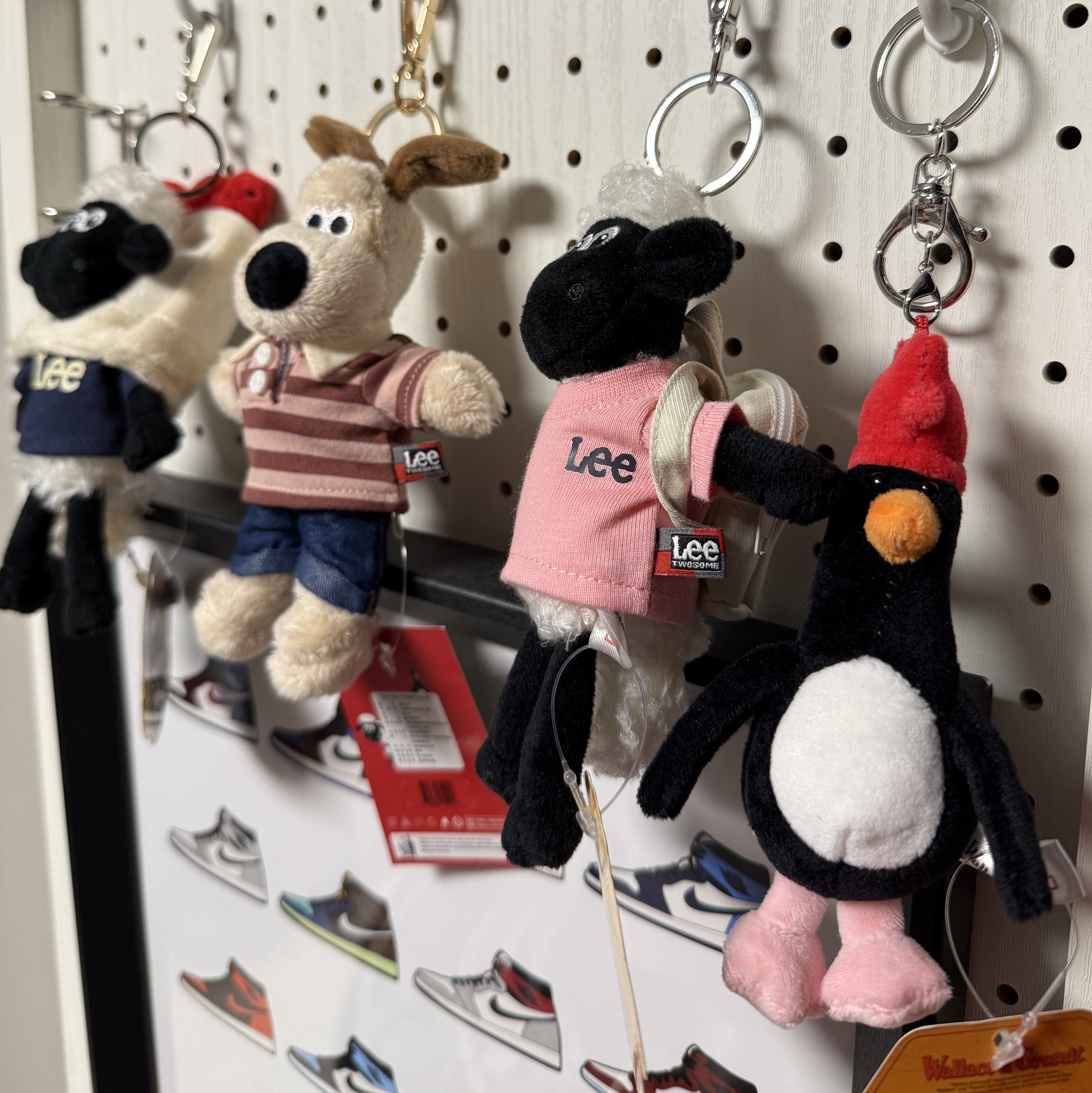 Dream C&C Feathers Mcgraw Keyring 10cm, A Twosome Place x Lee Wallace & Gromit Mini Plush Keyring Ver. 4 착용 스타일