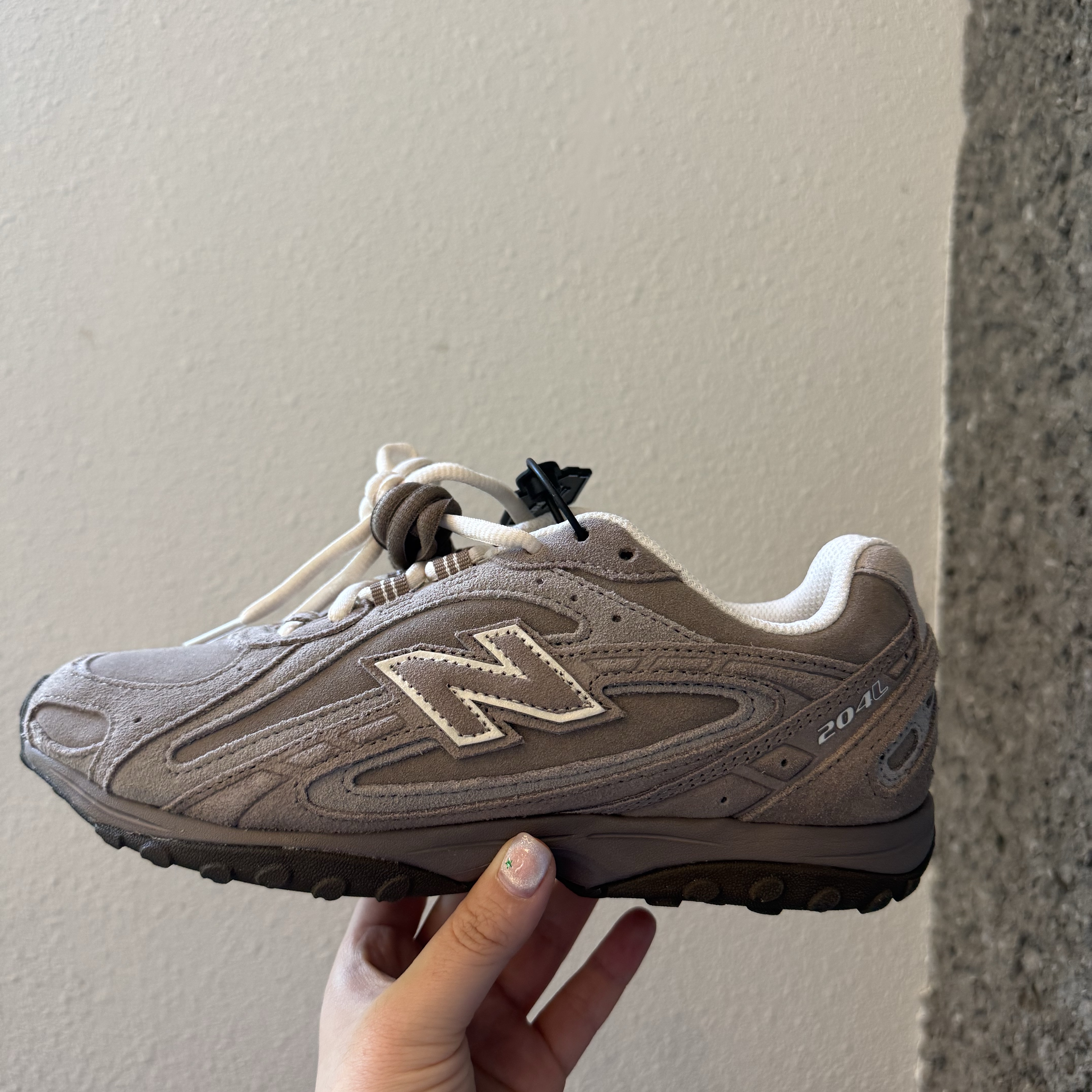New Balance 204L Suede Mushroom Arid Stone 착용 스타일