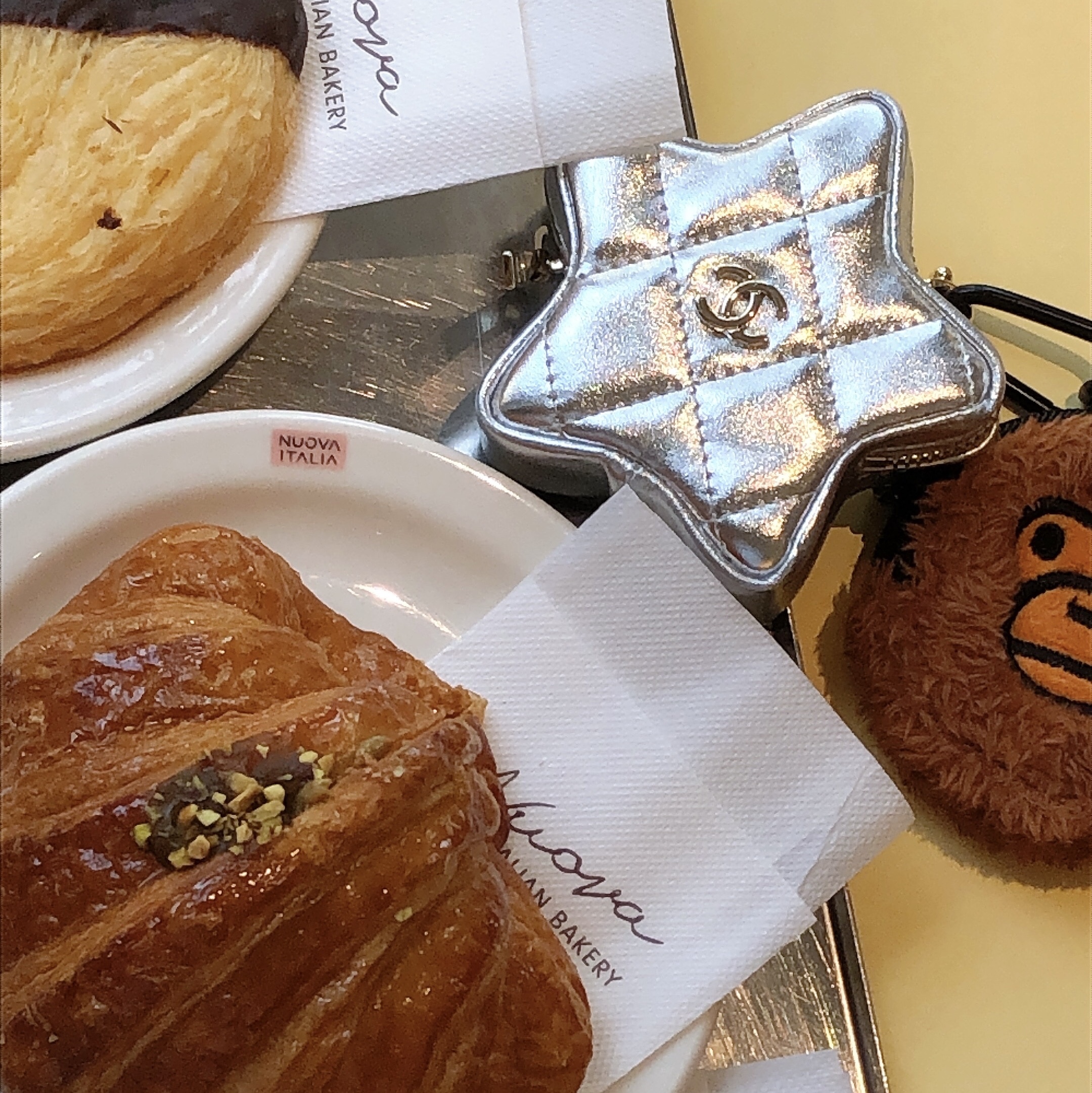 Chanel Flap Bag & Star Coin Purse Metallic Mirror Calfskin Metallic Lambskin & Gold Silver 착용 스타일
