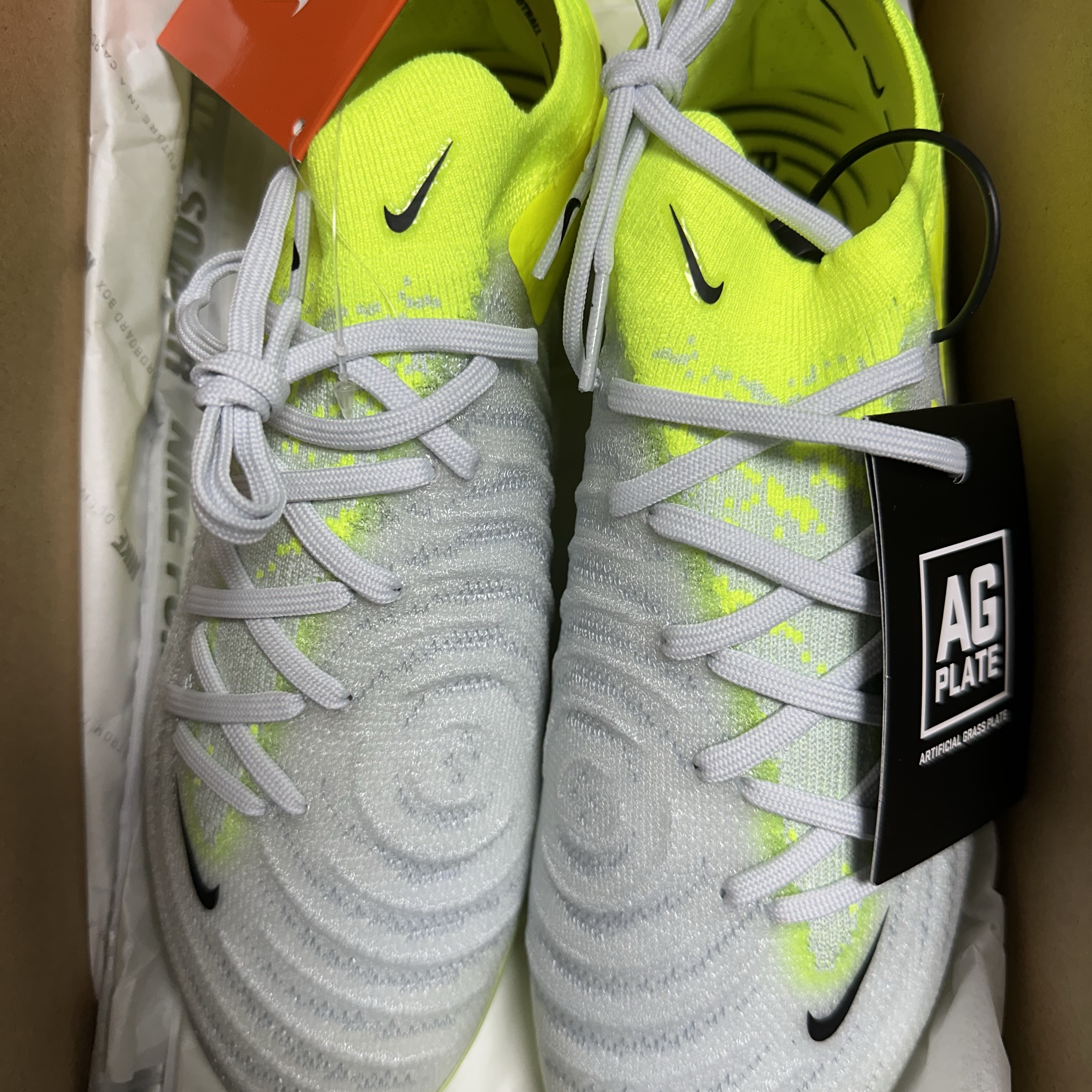 Nike Phantom GX 2 Elite AG Metallic Silver Volt 착용 스타일