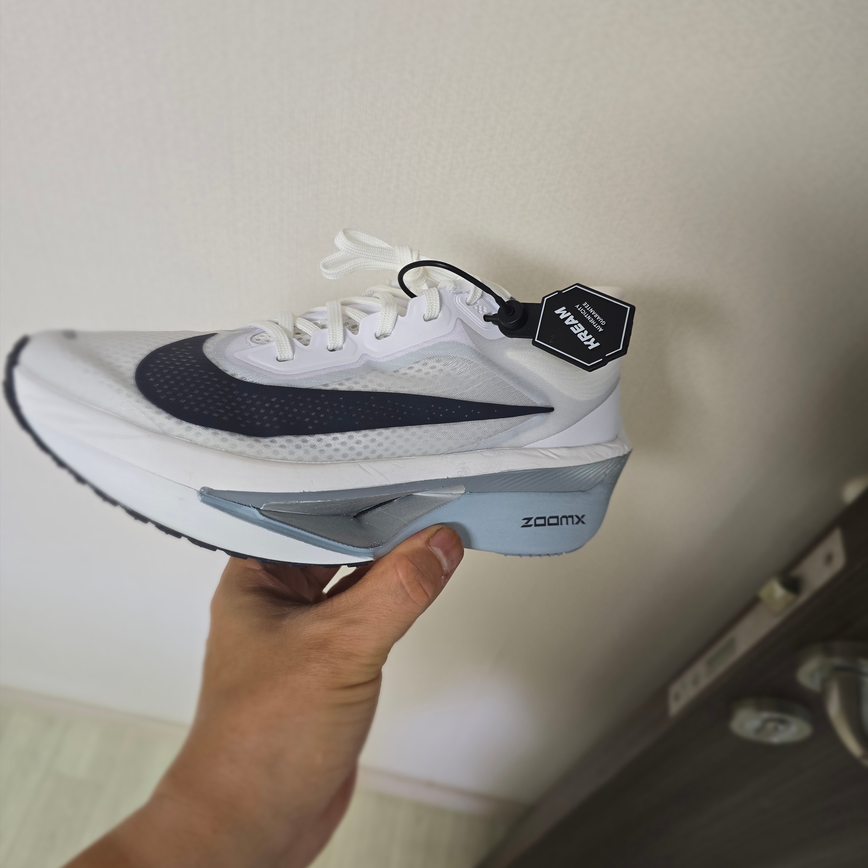 (W) Nike Zoom Fly 6 Road Racing White Pure Platinum 착용 스타일 - 1