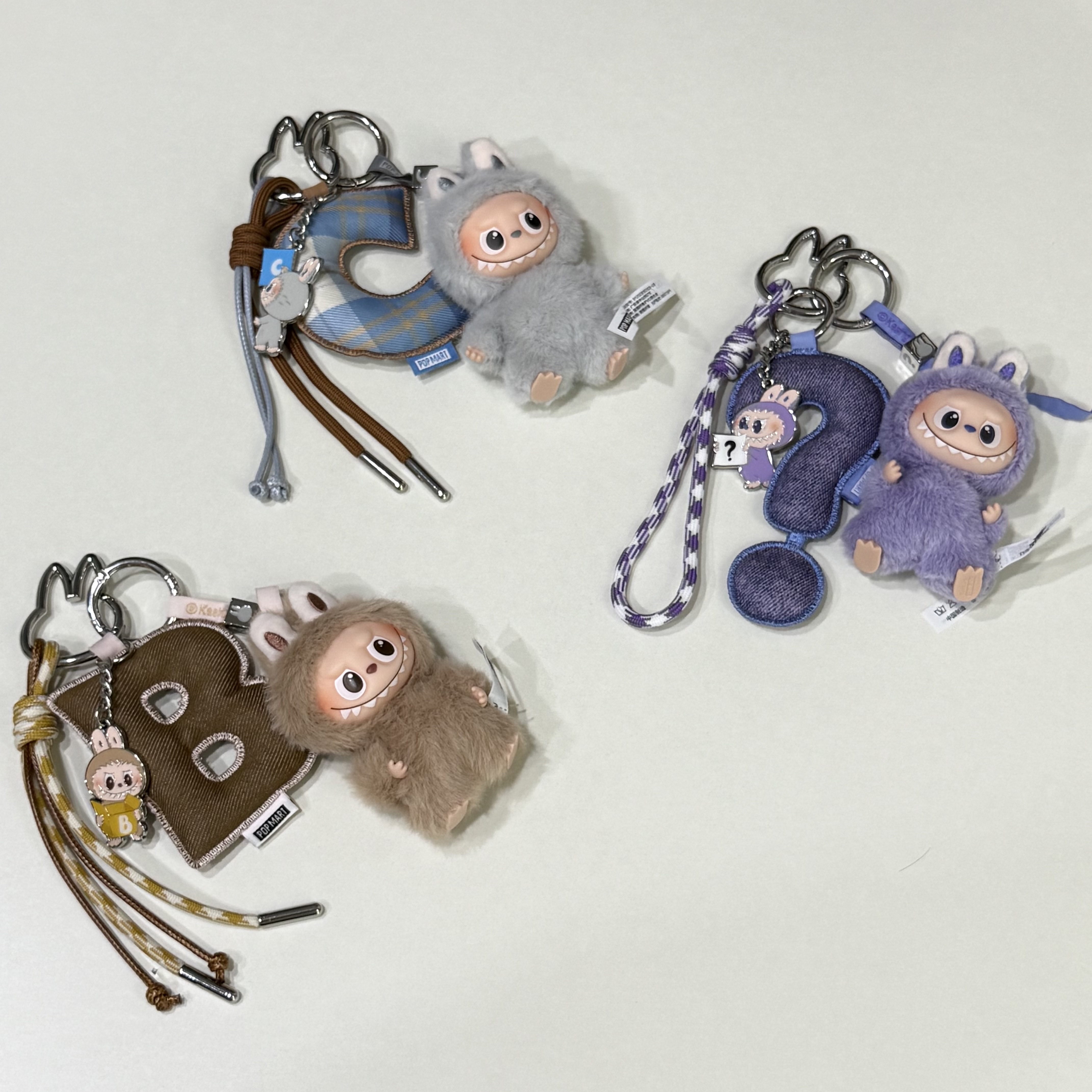Pop Mart Labubu The Monsters Pin For Love Series Vinyl Plush Pendant Sealed Case (A-M) (14 Blind Boxes), Pop Mart Labubu The Monsters Pin For Love Series Vinyl Plush Pendant Sealed Case (A-M) (1 Blind Box) 착용 스타일 - 4