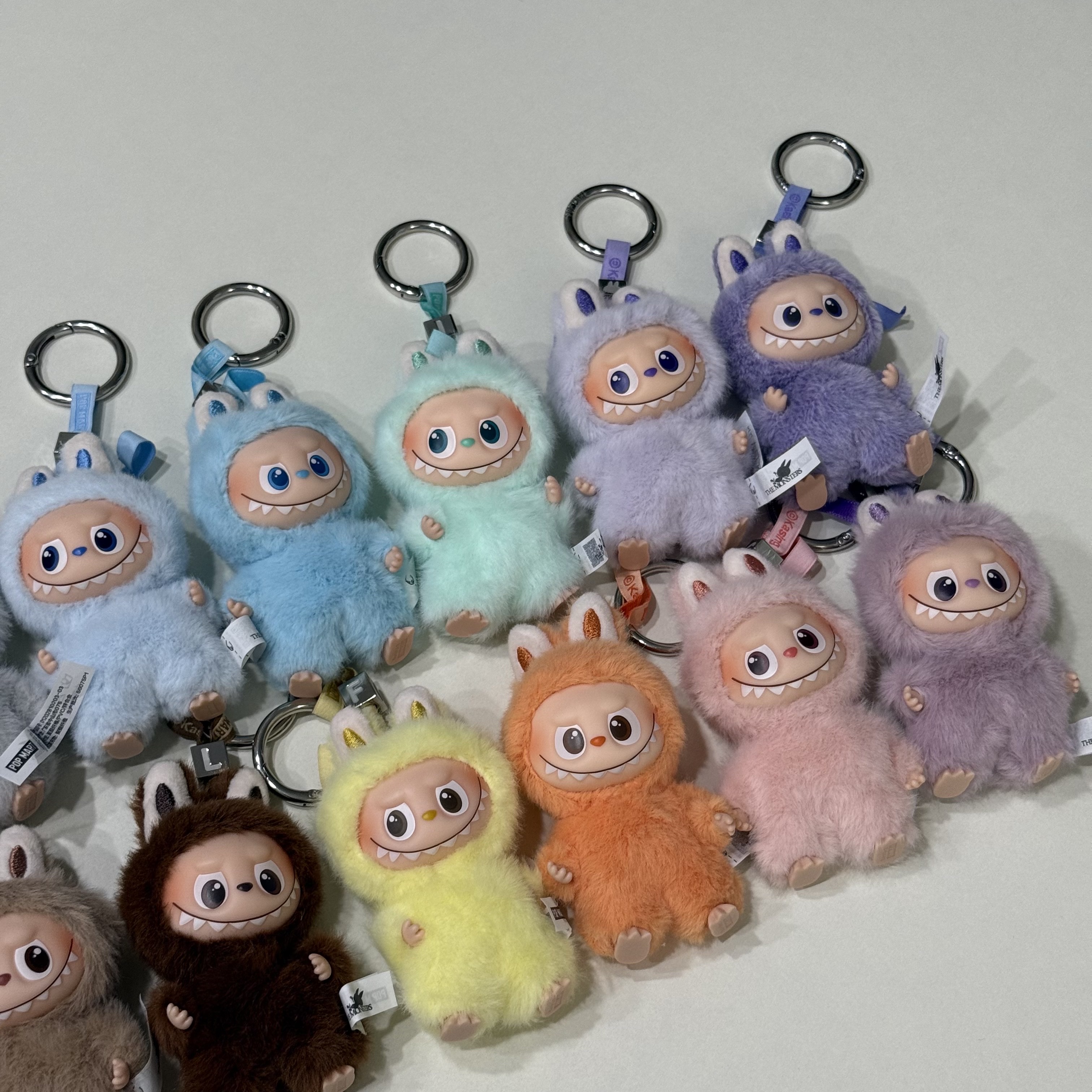 Pop Mart Labubu The Monsters Pin For Love Series Vinyl Plush Pendant Sealed Case (A-M) (14 Blind Boxes), Pop Mart Labubu The Monsters Pin For Love Series Vinyl Plush Pendant Sealed Case (A-M) (1 Blind Box) 착용 스타일 - 3
