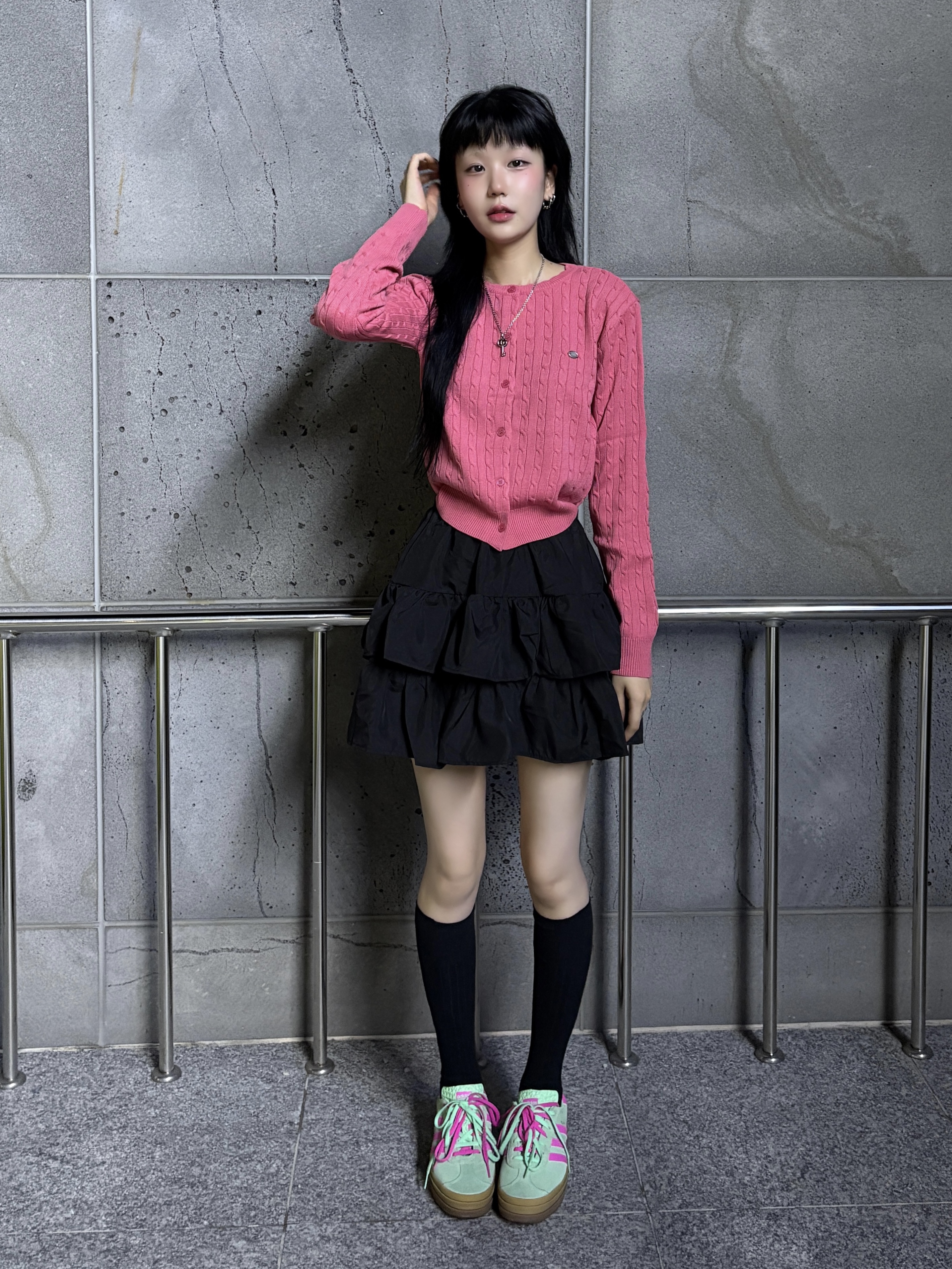(W) Adidas Gazelle Bold Pulse Mint Pink, Gucci Double G Key Necklace Silver 착용 스타일 - 2