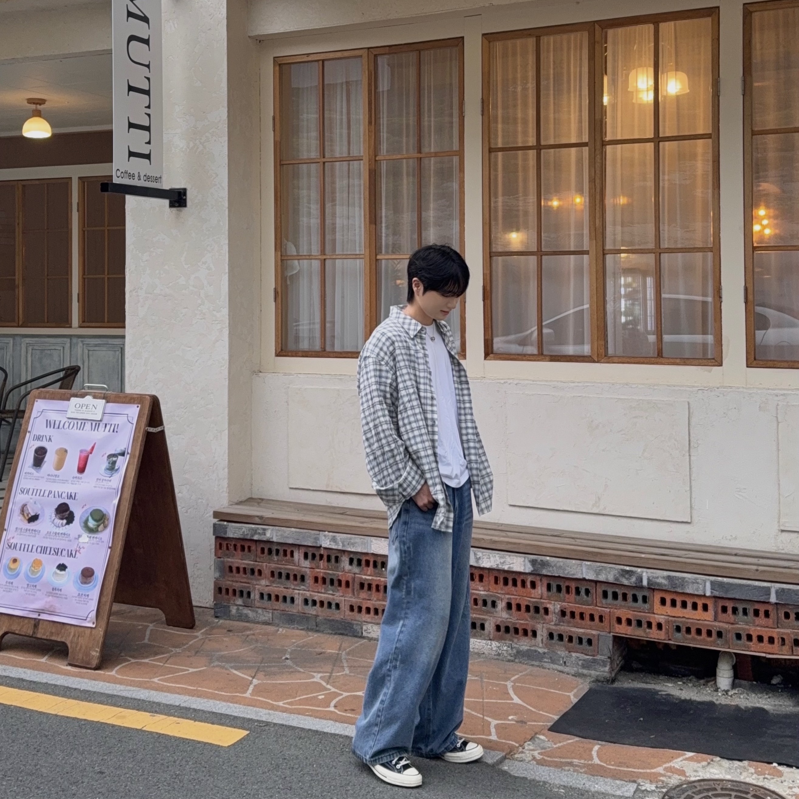 Undermycar Mu.37 Anti Fxxking Logo Play Basic Long Sleeve Check Shirts White Blue 착용 스타일 - 1