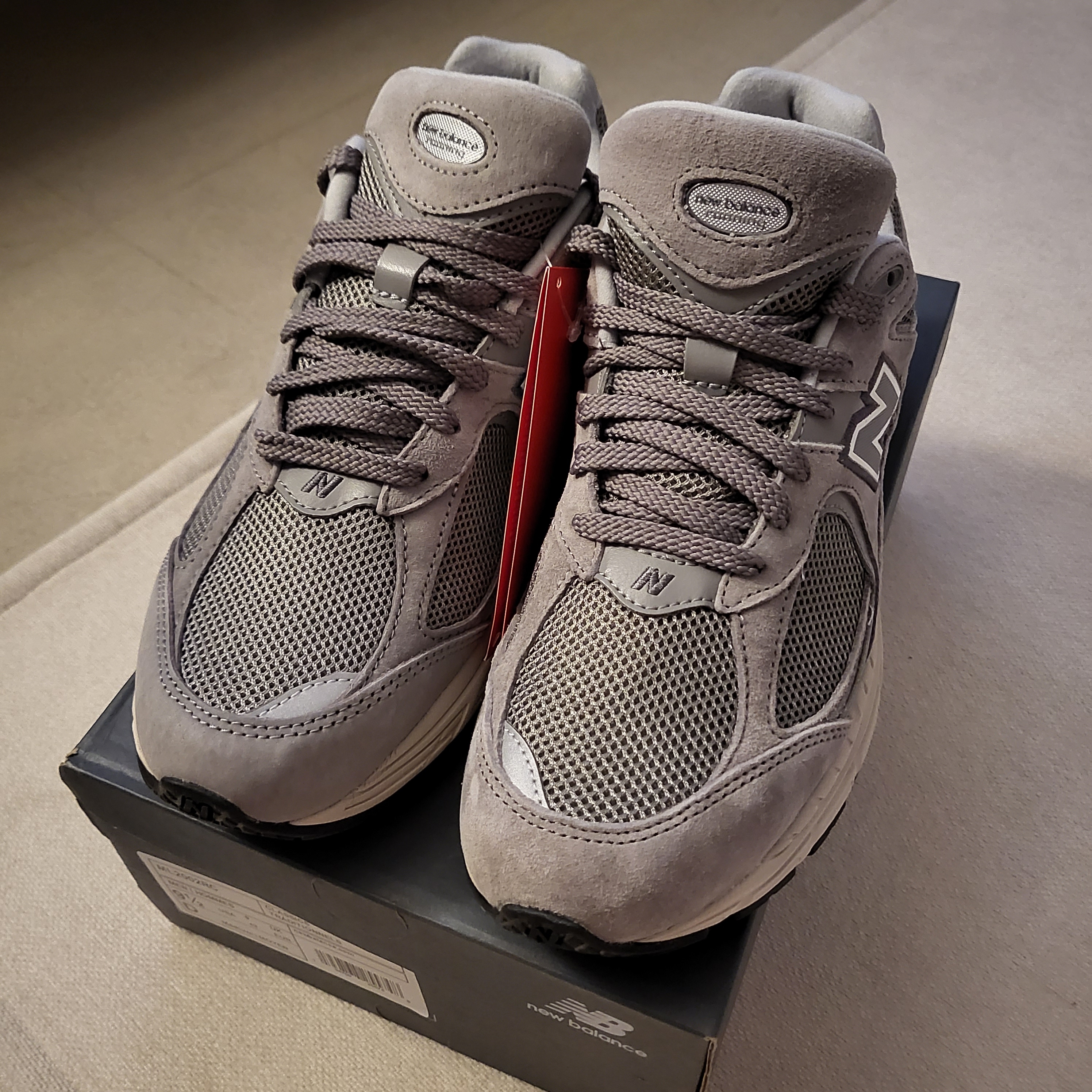 New Balance 2002R Grey 착용 스타일 - 3