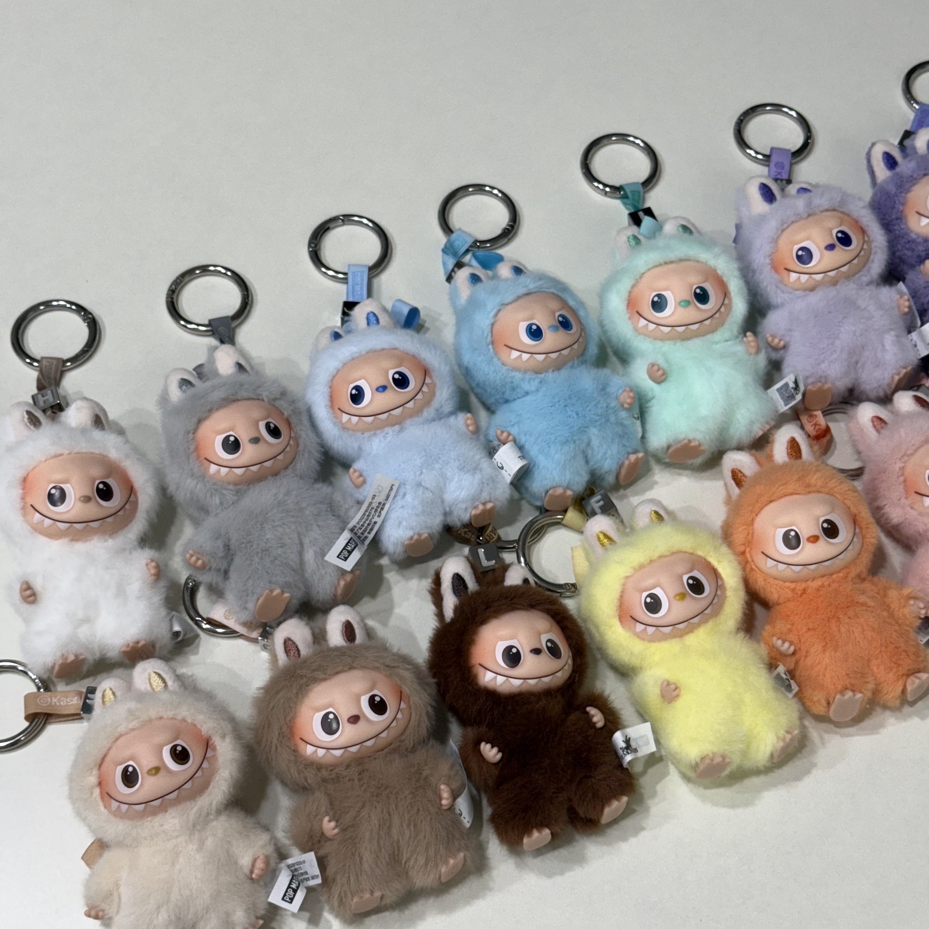 Pop Mart Labubu The Monsters Pin For Love Series Vinyl Plush Pendant Sealed Case (A-M) (14 Blind Boxes), Pop Mart Labubu The Monsters Pin For Love Series Vinyl Plush Pendant Sealed Case (A-M) (1 Blind Box) 착용 스타일 - 2