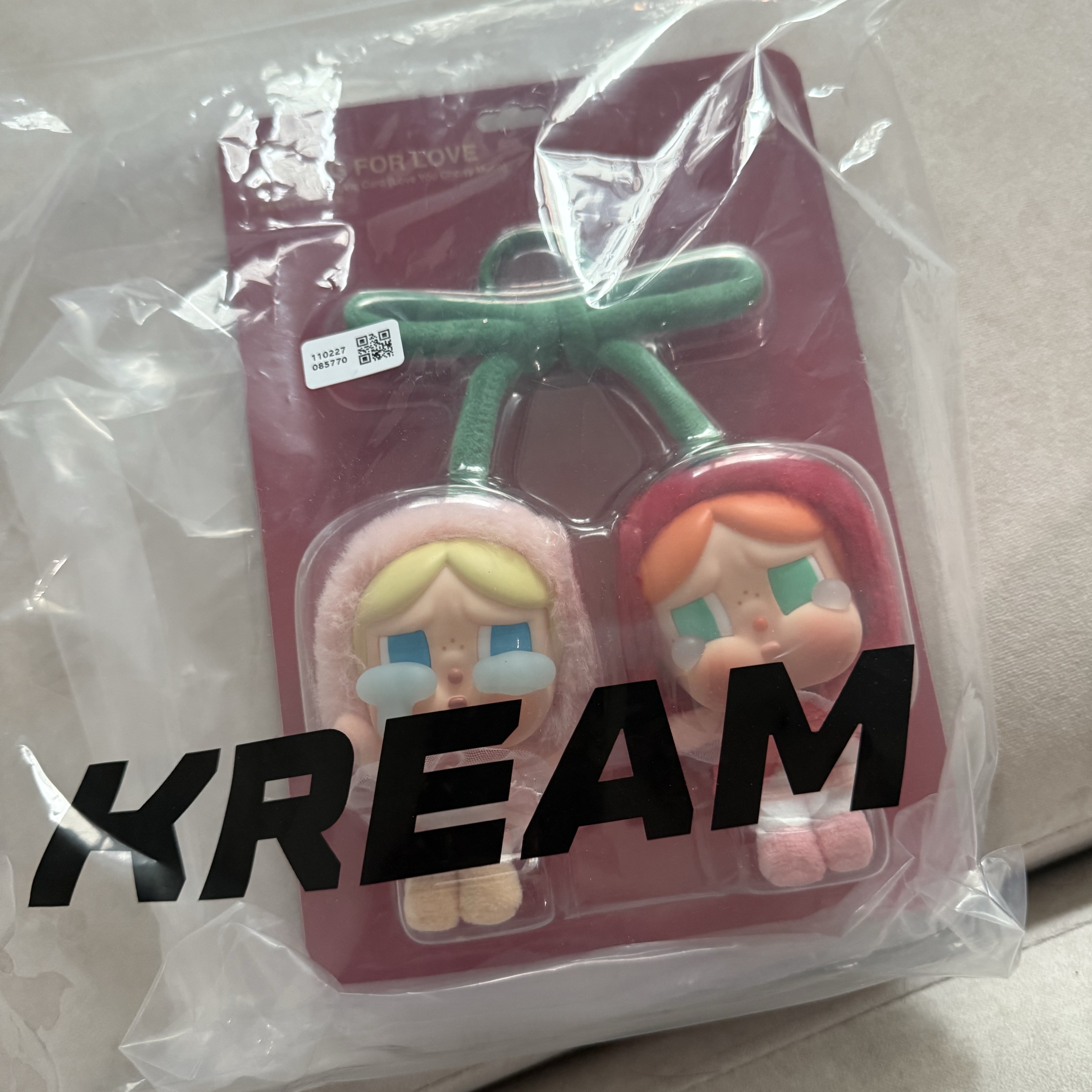 Pop Mart Crybaby Crying For Love Series Vinyl Plush 착용 스타일 - 1