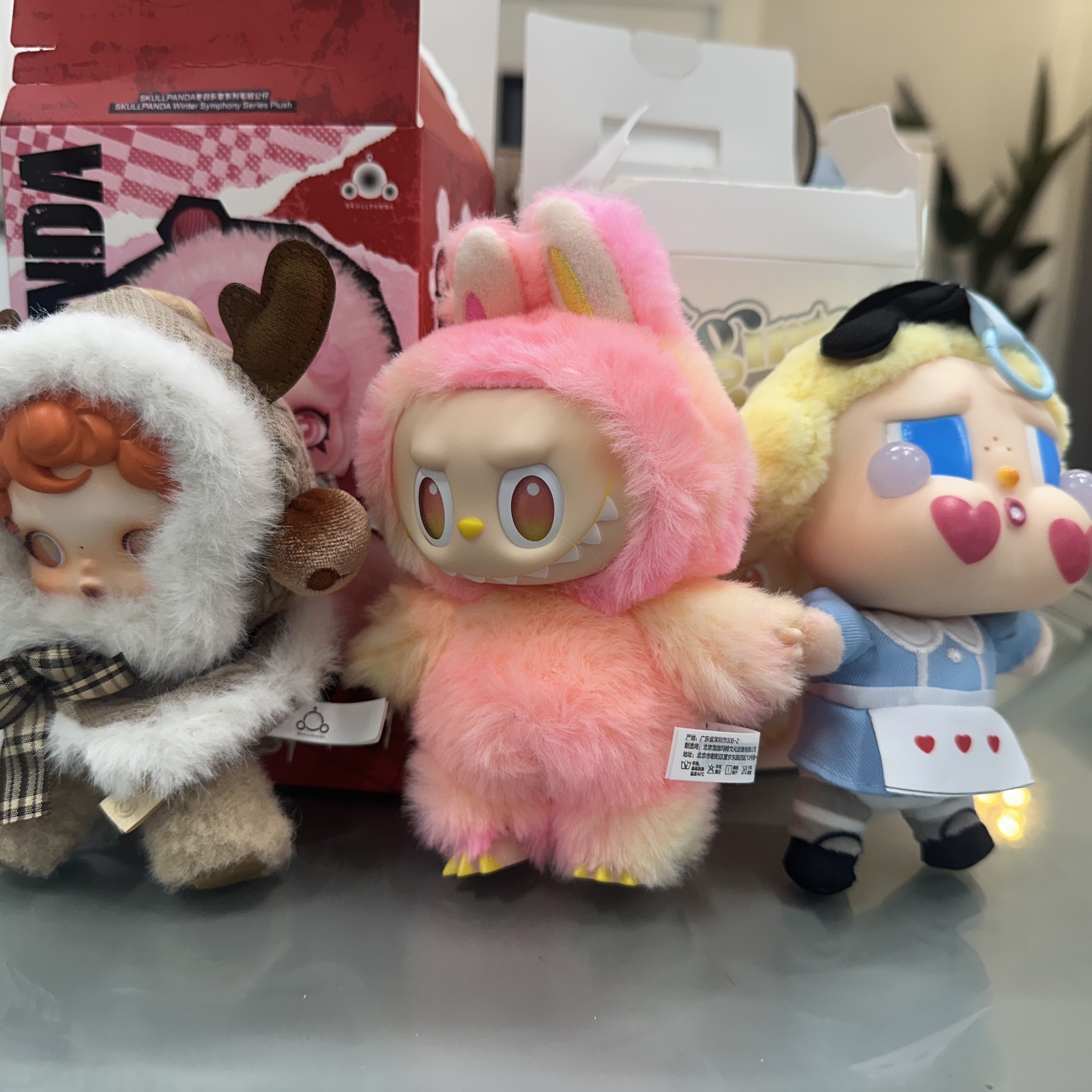 Pop Mart Labubu The Monsters Highlight Series Loyalty Keyring (Opened Case), Pop Mart Crybaby Crying Again Series Plush Keyring She's Alice (Opened Case) 착용 스타일 - 2