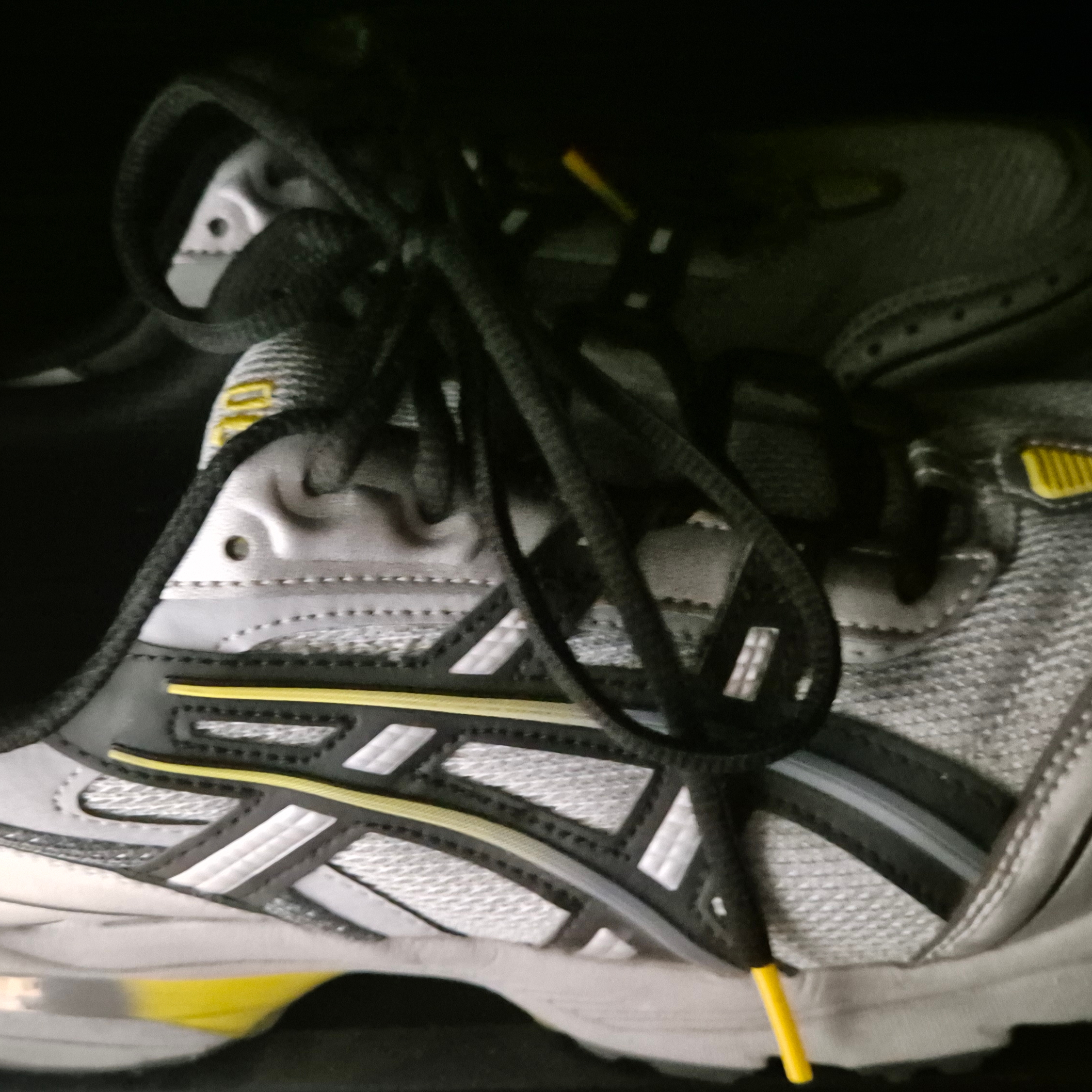 Asics Gel-1090 Mid Grey Black 착용 스타일
