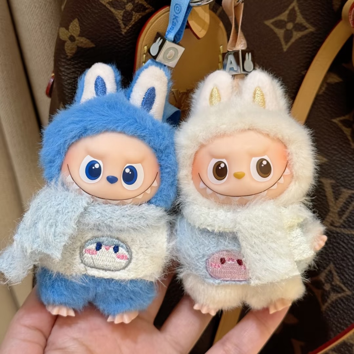 Pop Mart Labubu The Monsters Pin For Love Series Vinyl Plush Pendant (N-Z) O (Opened Case), Pop Mart Labubu The Monsters Pin For Love Series Vinyl Plush Pendant (A-M) A (Opened Case) 착용 스타일