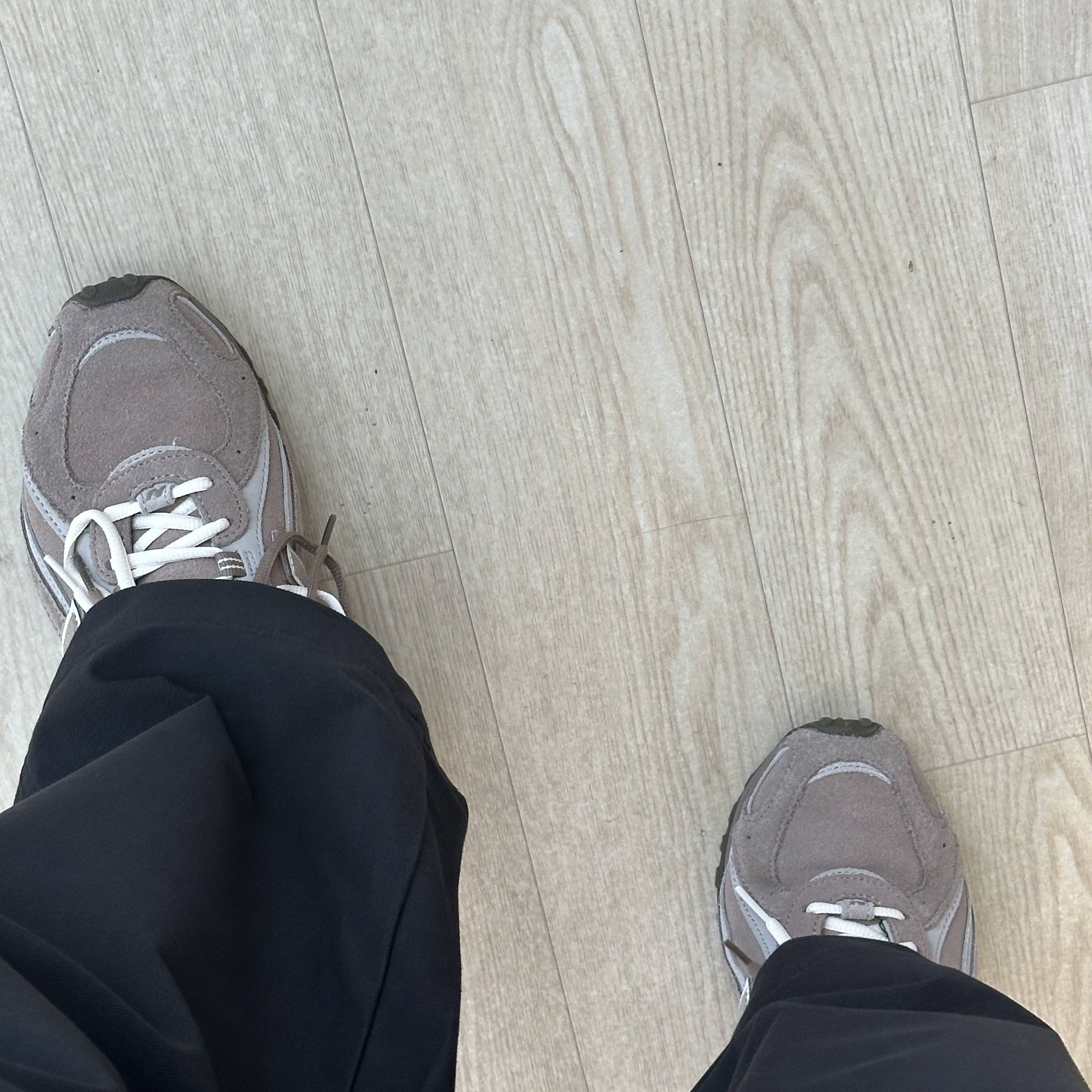 New Balance 204L Suede Mushroom Arid Stone 착용 스타일
