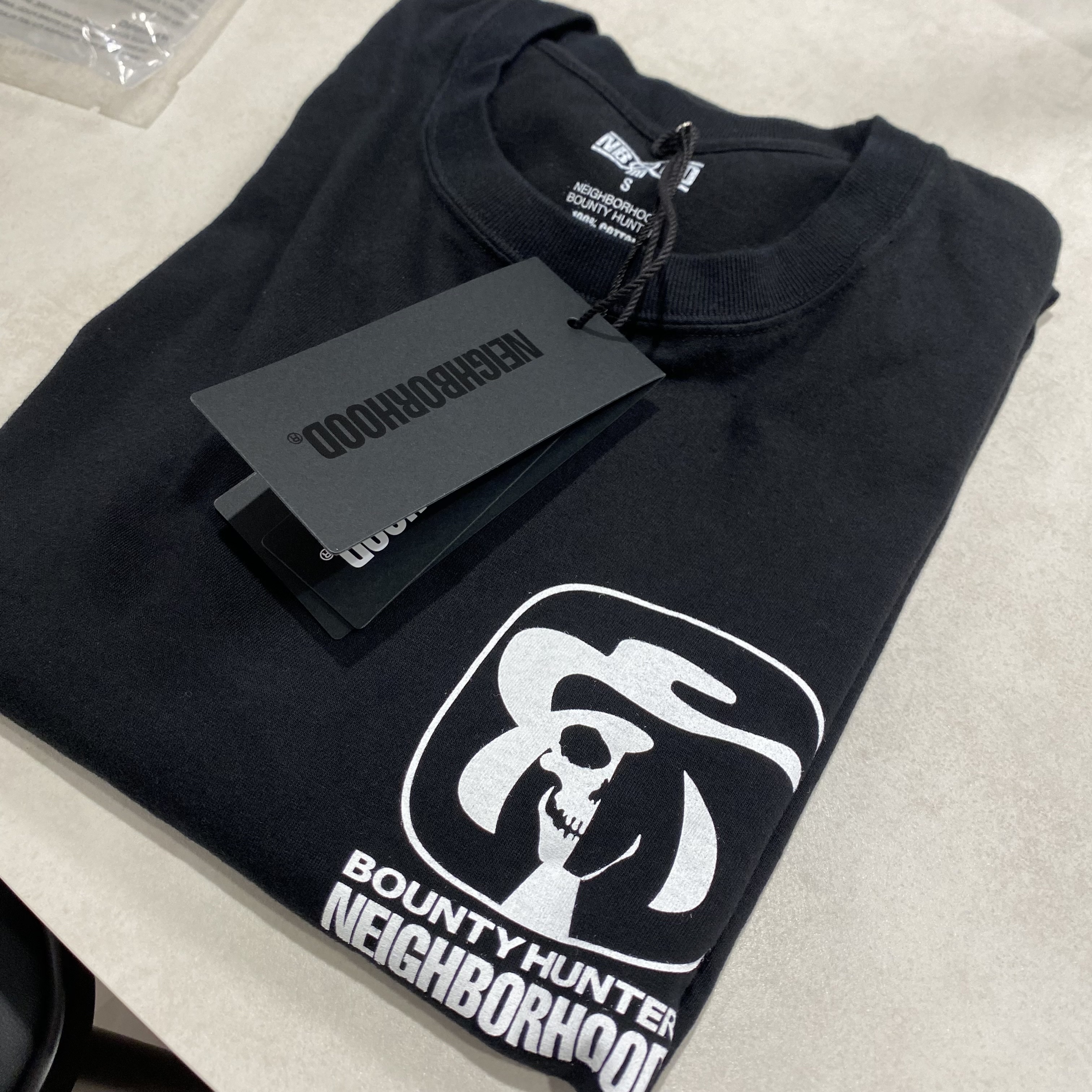Neighborhood x Bounty Hunter T-Shirt L/S 2 Black 착용 스타일