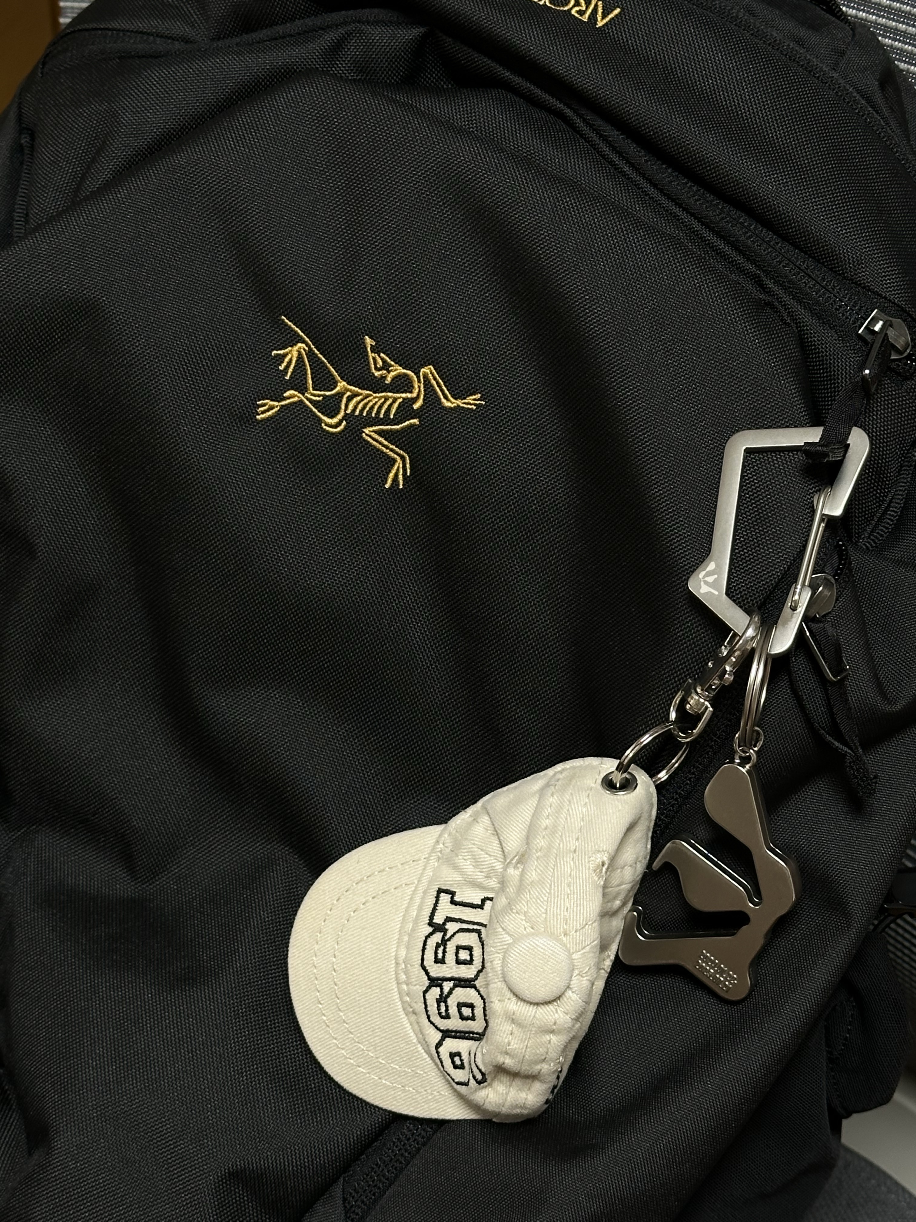 Arc'teryx Mantis 26 Backpack Black 착용 스타일