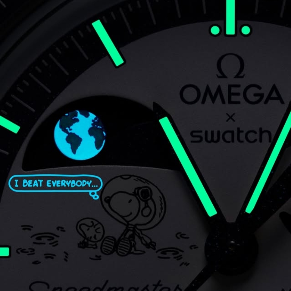 Swatch x Omega x Snoopy Bioceramic Moonswatch August's Mission To Earthphase 42mm Moonshine Gold 착용 스타일 - 3