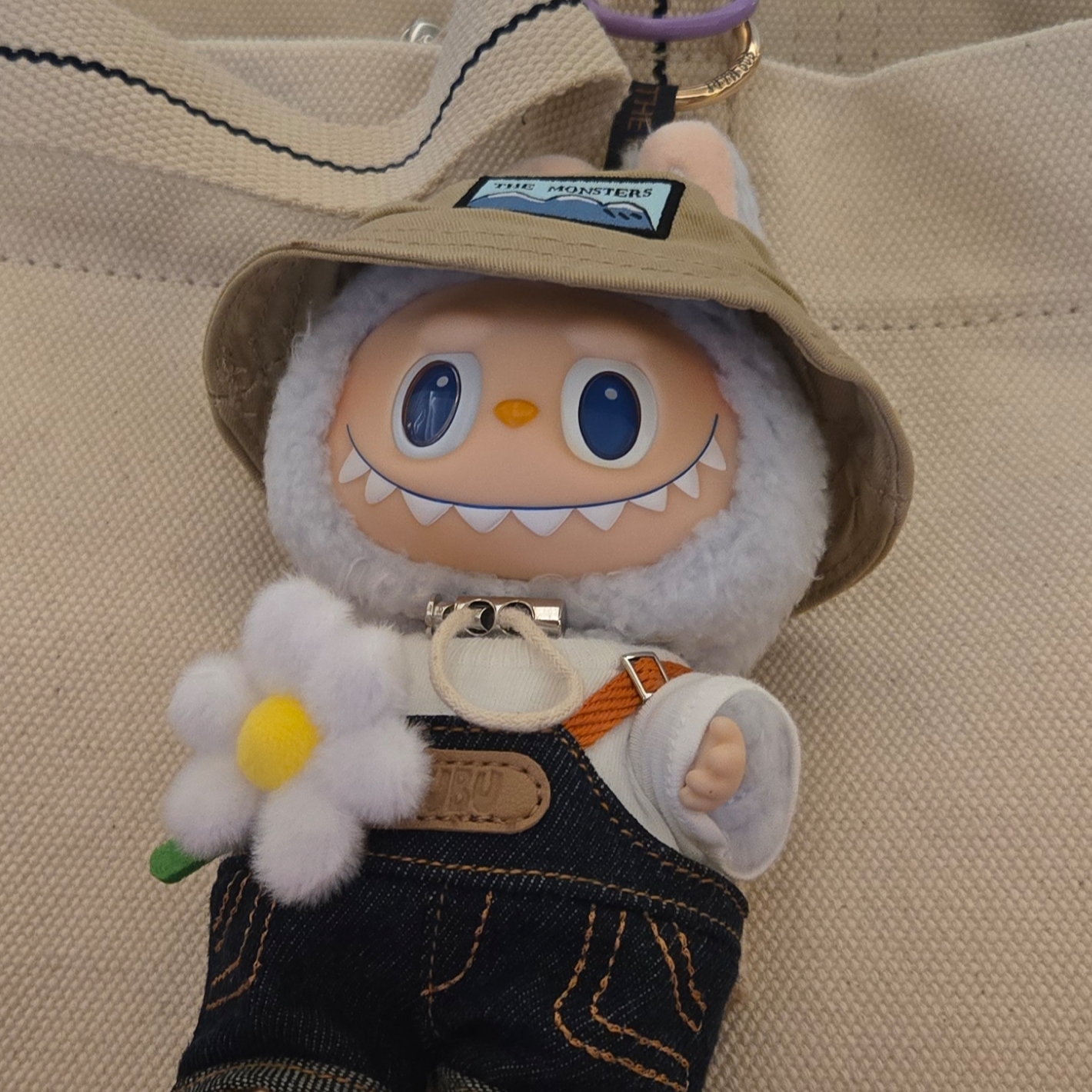 Pop Mart Fall In Wild Labubu Series Toy Keyring 착용 스타일