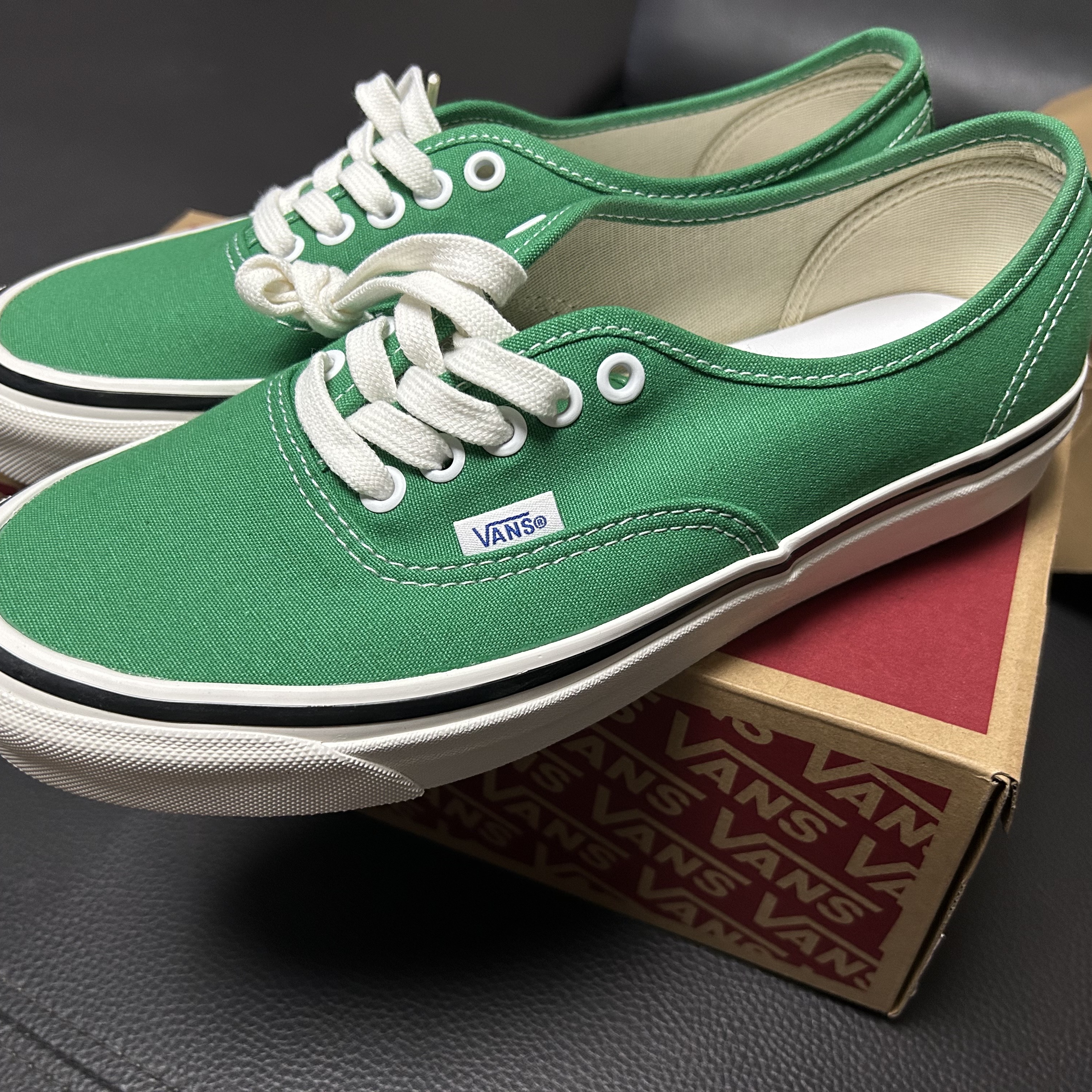 Vans Authentic 44 DX Anaheim Factory Emerald Green 착용 스타일