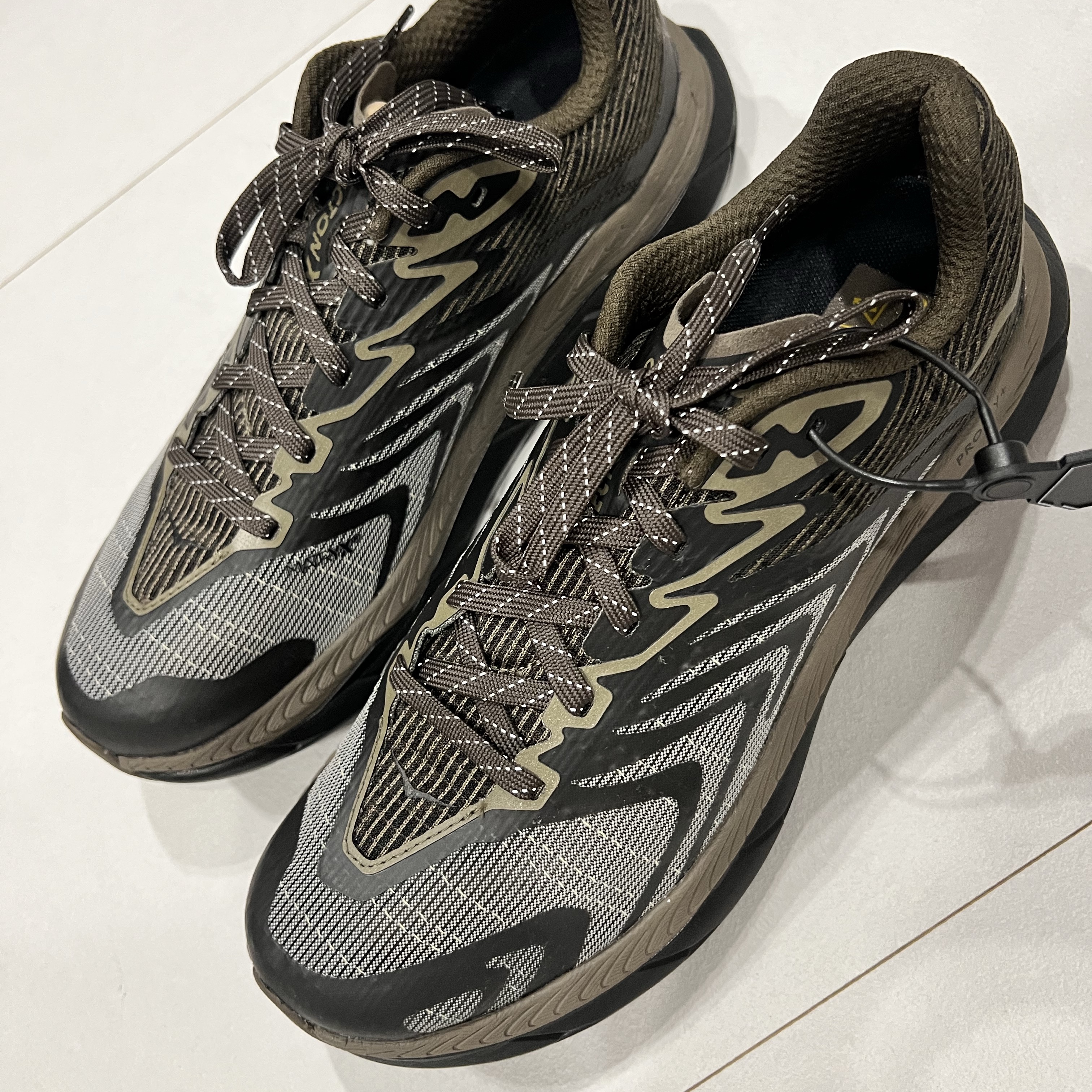 Hoka Tecton X 2 TS Deep Umber Black 착용 스타일
