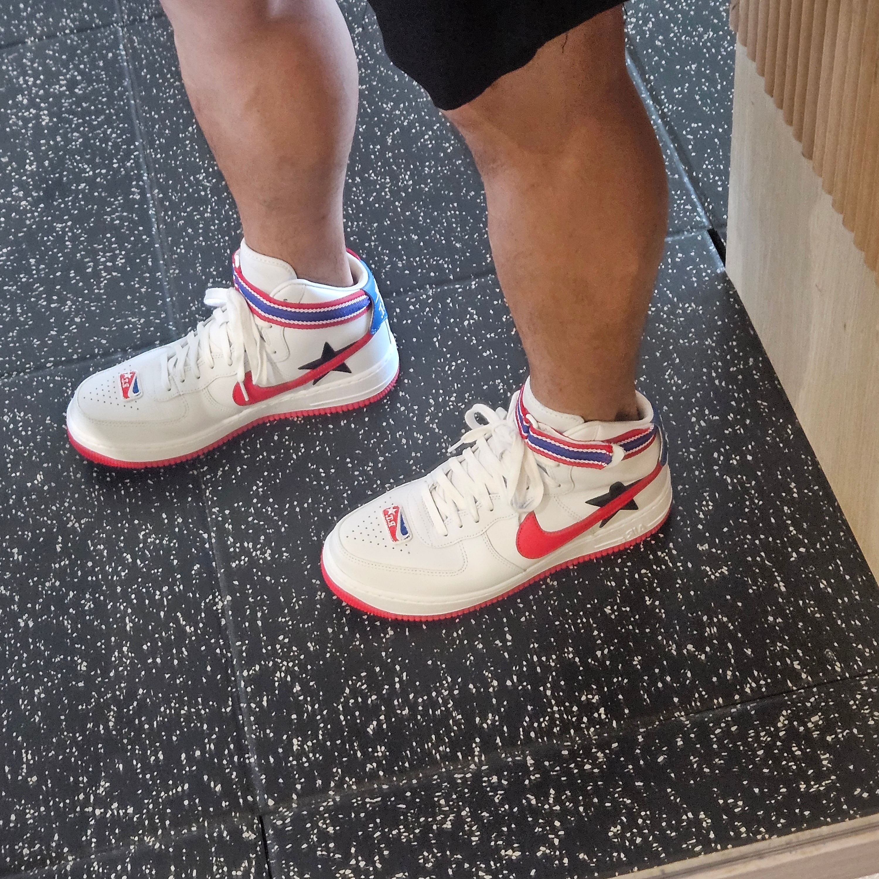 Nike x Riccardo Tisci Air Force 1 High White University Red 착용 스타일 - 2