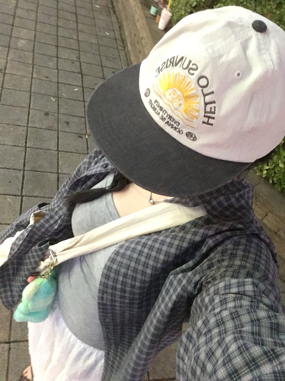 Hello Sunrise 90s Logo 6Panel Cap Beige & Navy 착용 스타일 - 7