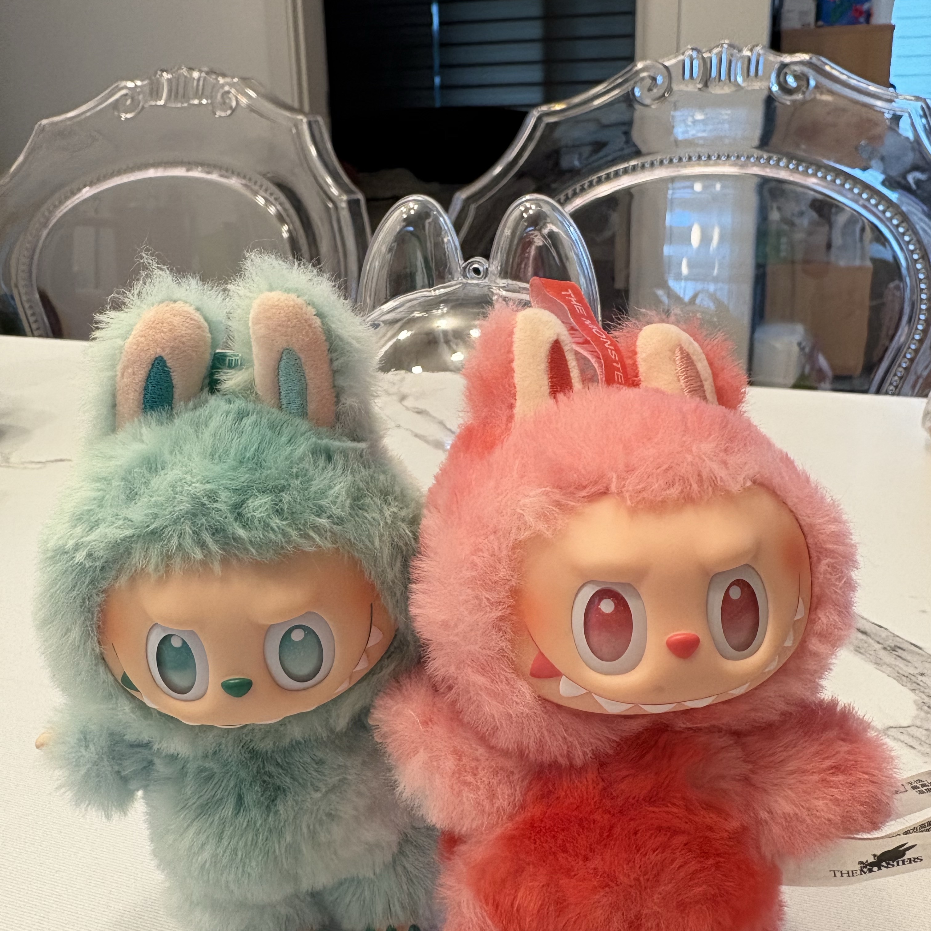 Pop Mart Labubu The Monsters Highlight Series Sealed Case (1 Blind Box) 착용 스타일