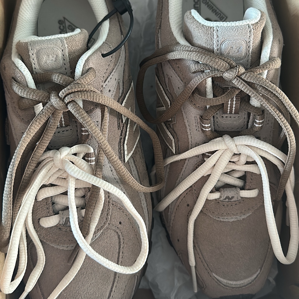 New Balance 204L Suede Mushroom Arid Stone 착용 스타일