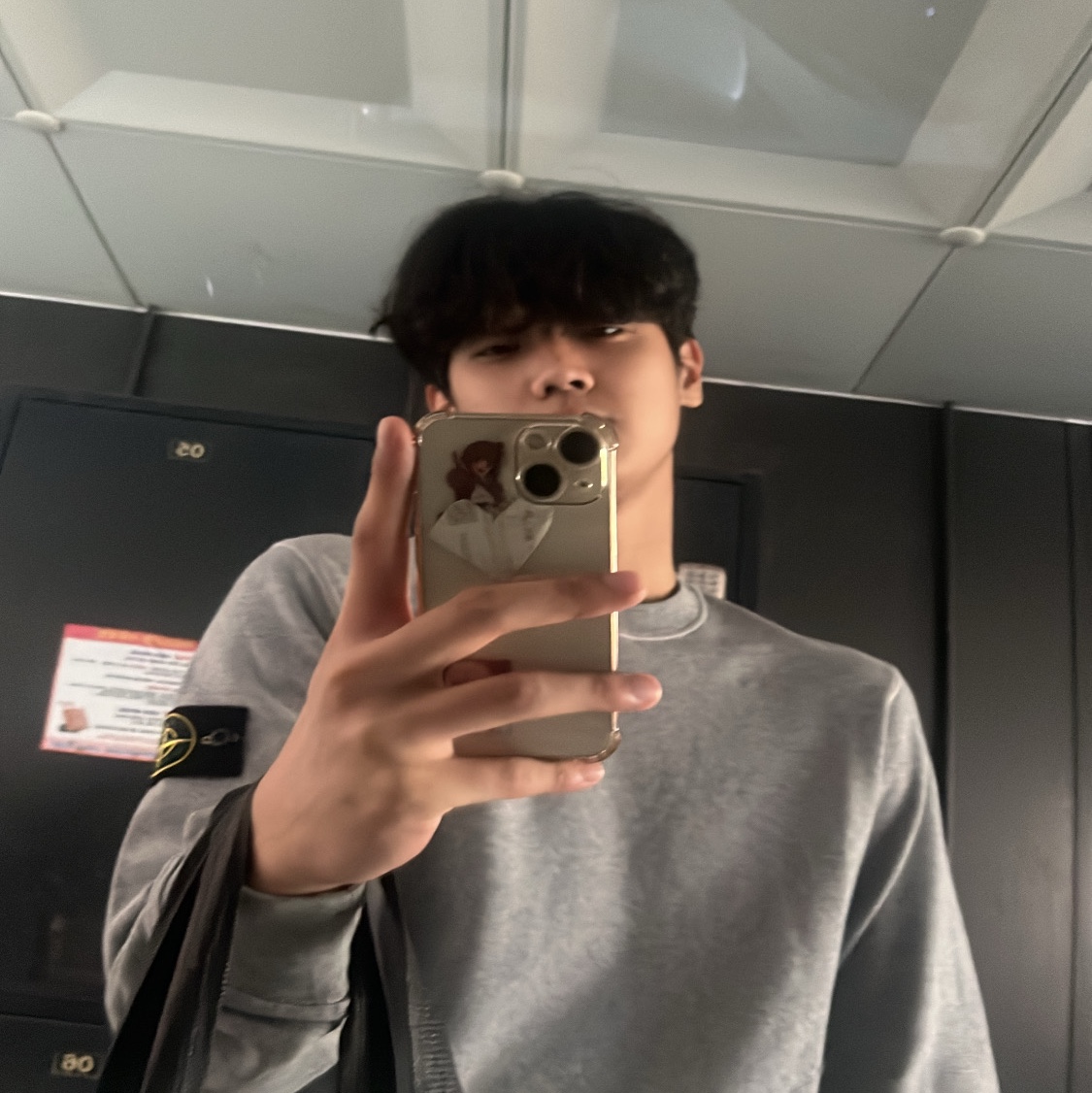 Stone Island 6100044 Organic Cotton Fleece Crewneck Sweatshirt with Ribbed Details Dust Grey Melange - 25SS 착용 스타일