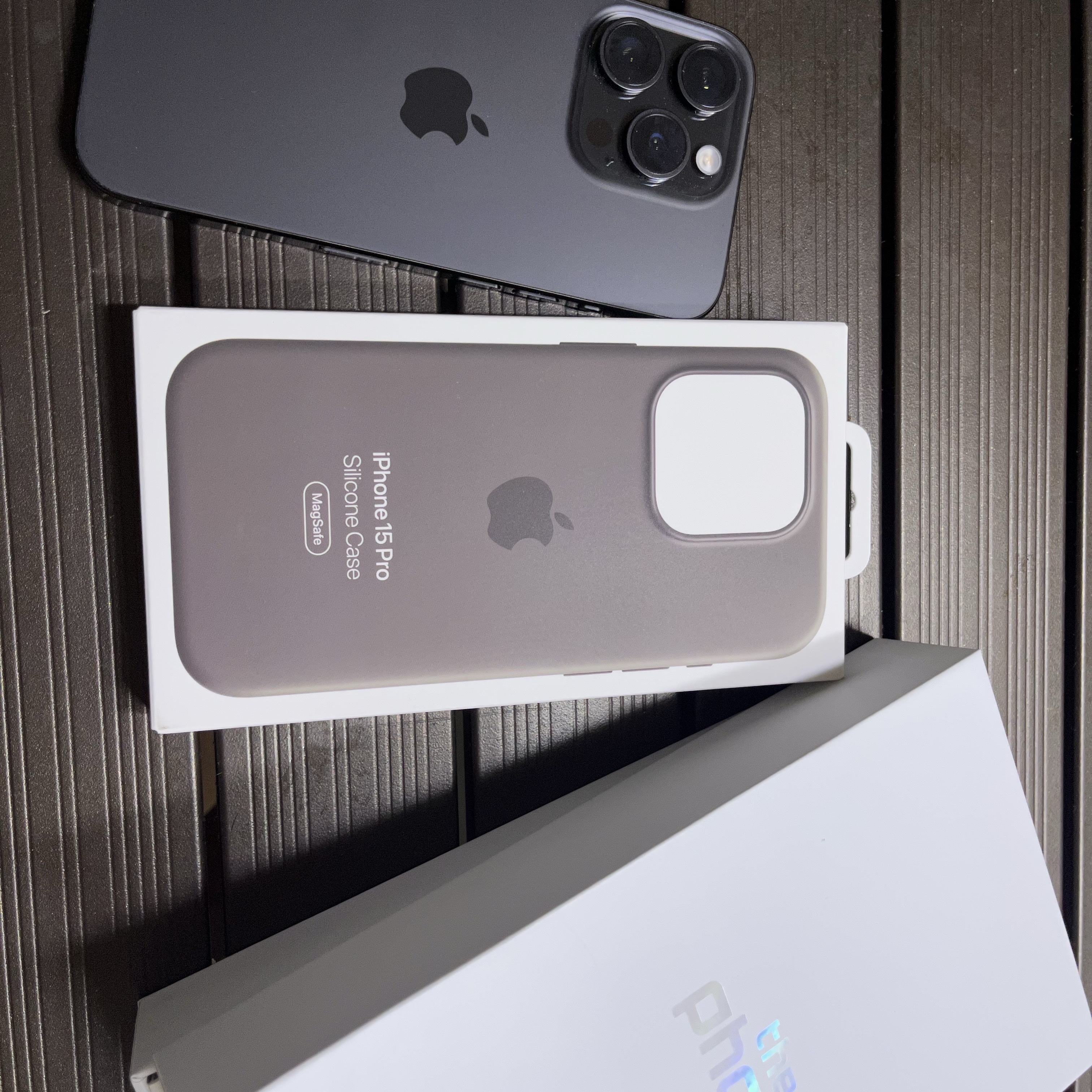 [S등급] Refurbished iPhone 15 Pro 256GB Black Titanium 착용 스타일