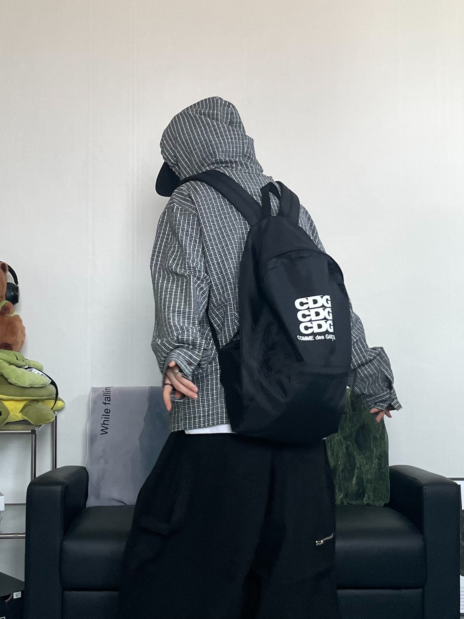 Adidas Superstar Core Black White, CDG Backpack Black 착용 스타일 - 9