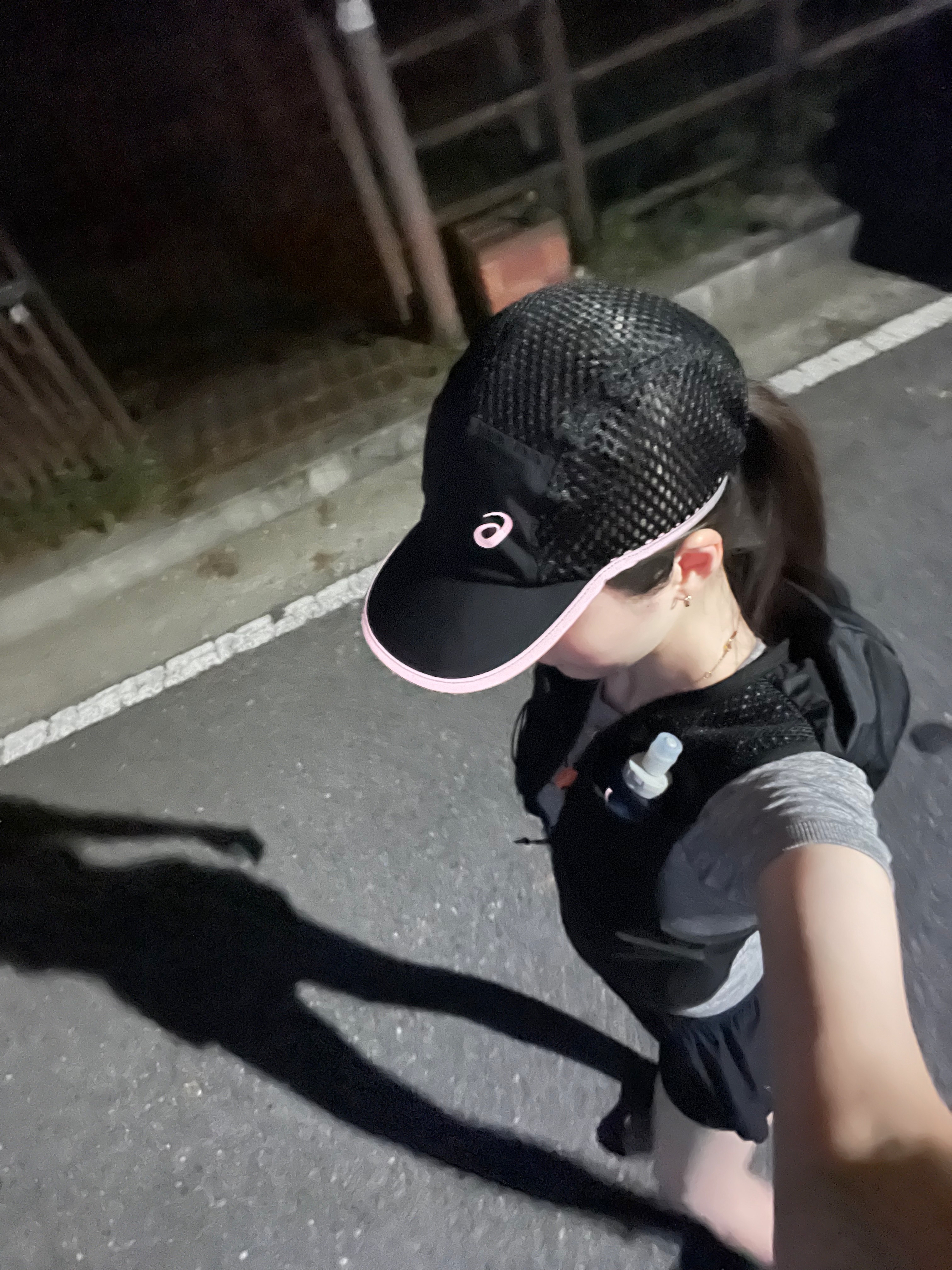 Asics Mesh Cap Performance Black, Salomon Active Skin 8 Set Black Metal 착용 스타일 - 1