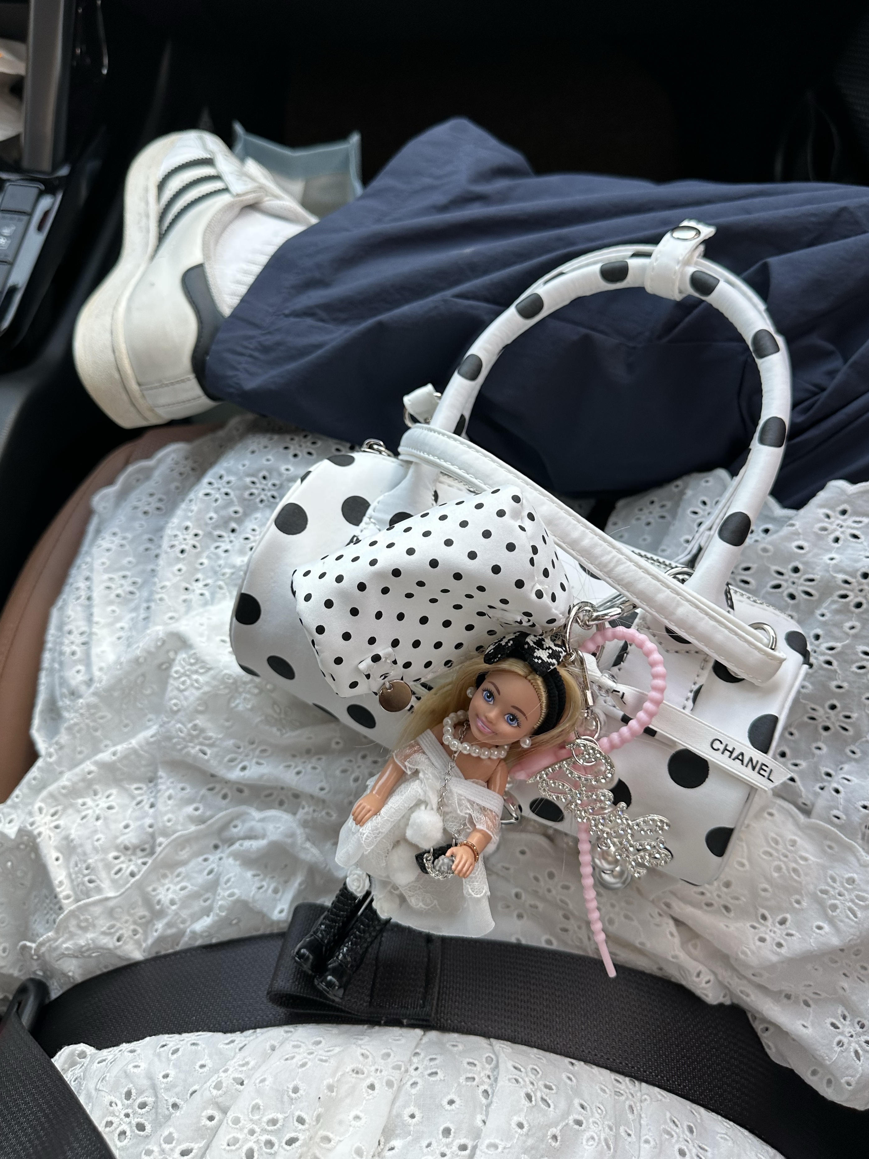 Adidas Superstar White Black 착용 스타일