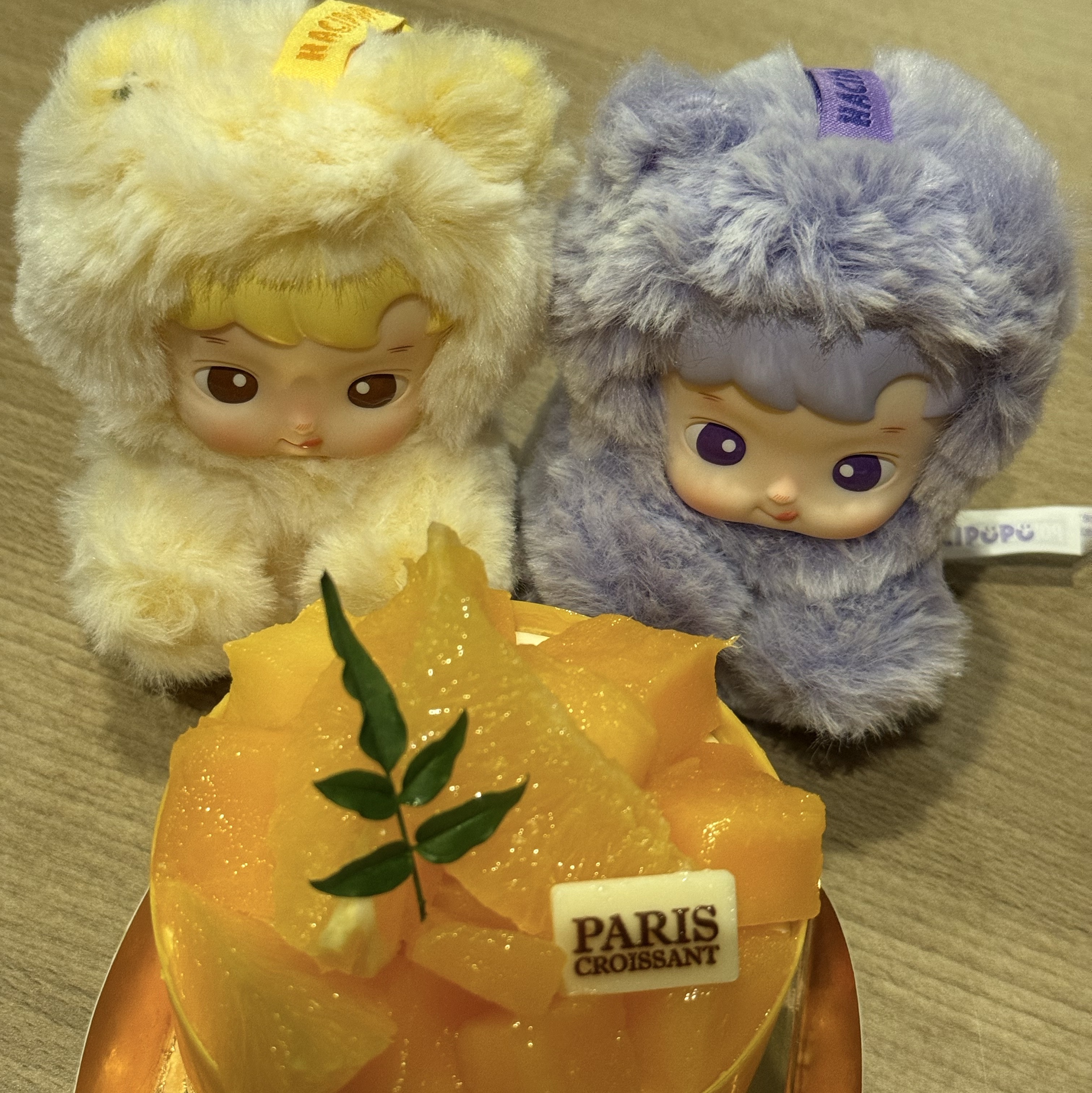 Pop Mart Hacipupu Gummy Bear Series Vinyl Plush Pendant Pineapple Flavor (Opened Case), Pop Mart Hacipupu Gummy Bear Series Vinyl Plush Pendant Grape Flavor (Opened Case) 착용 스타일
