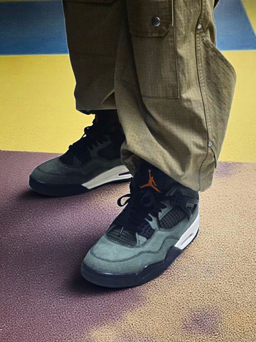 Jordan 4 x Undefeated Retro OG SP Deep Green and Clementine, Supreme x Ducati Soccer Jersey Black - 24SS 착용 스타일 - 1