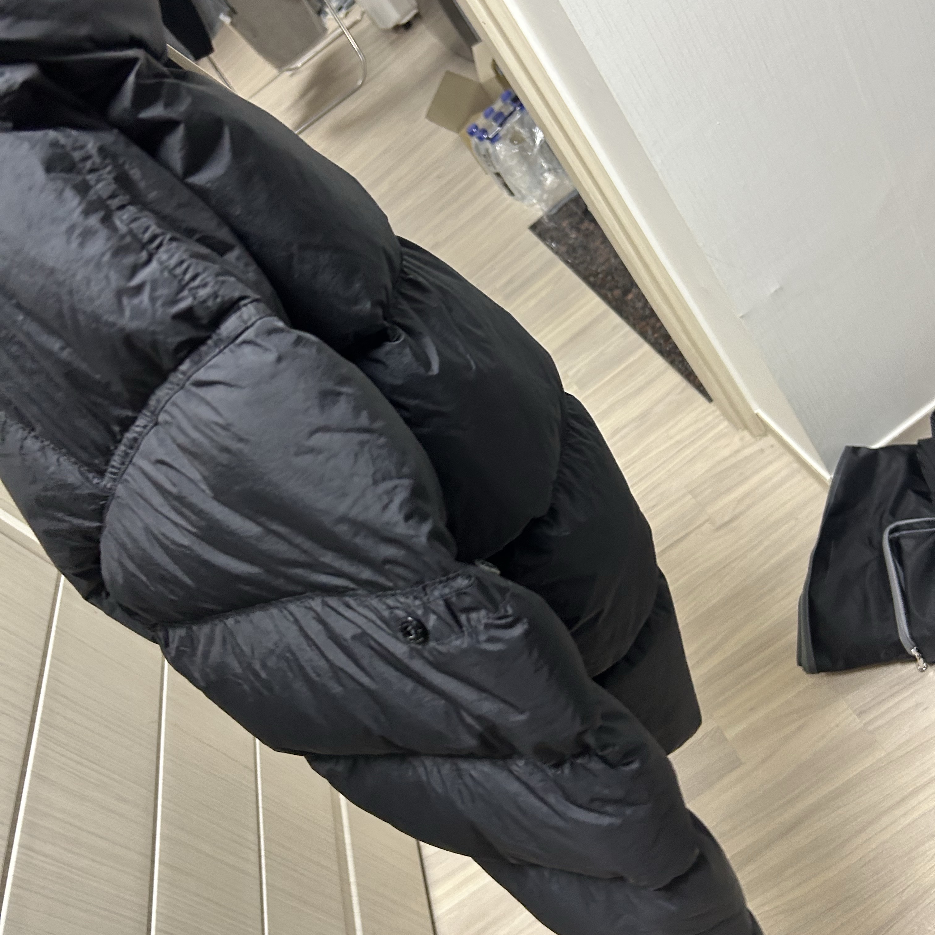 Stone Island 4100010 Crinkle Reps NY Recycled Nylon Down Jacket with Wind Resistant Black - 25FW 착용 스타일 - 2