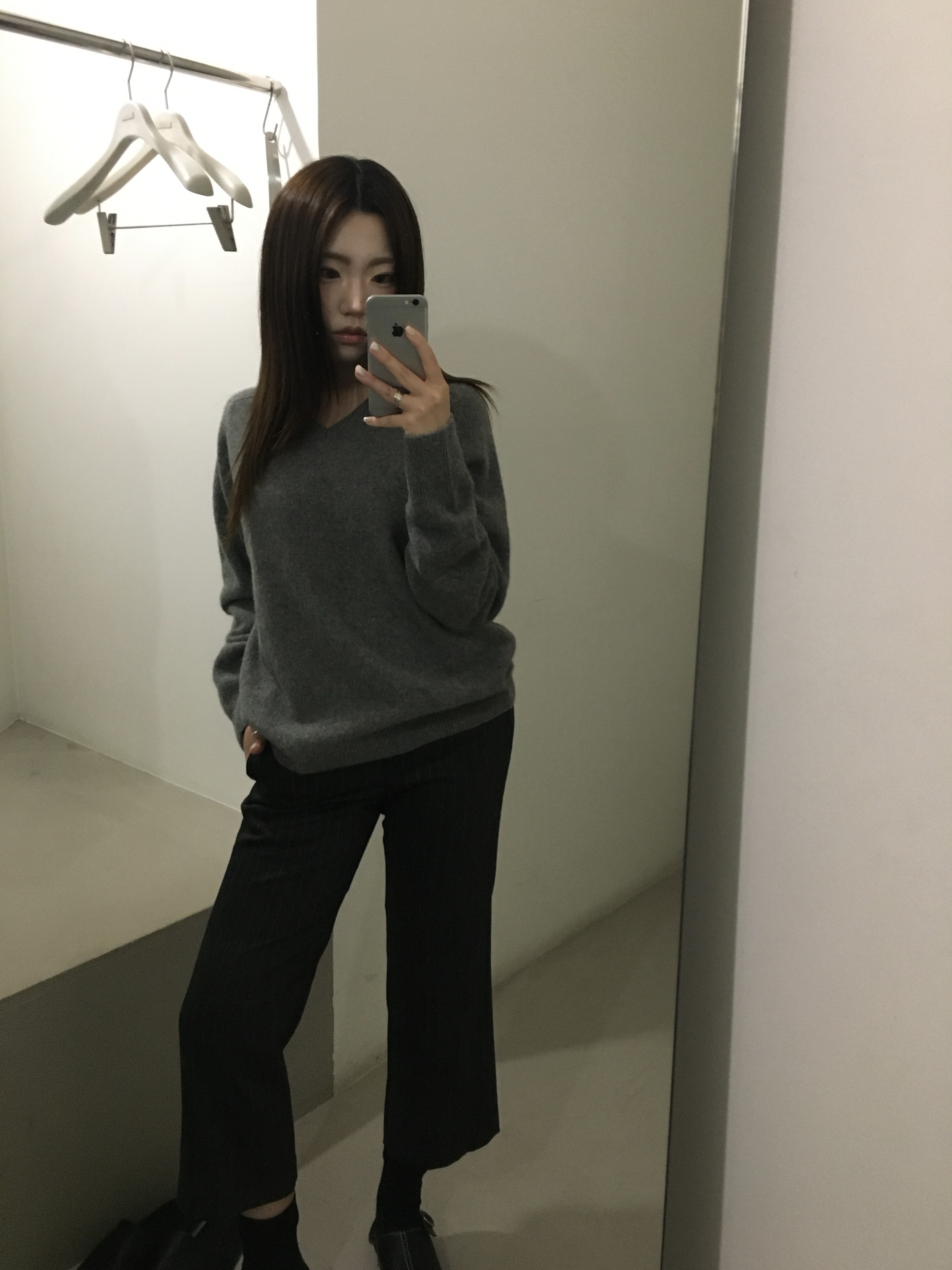 Amomento Women Curved Silhouette Pants Black - 25SS 착용 스타일 - 8