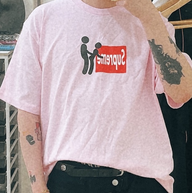 Supreme Stick T-Shirt Pink - 25FW 착용 스타일