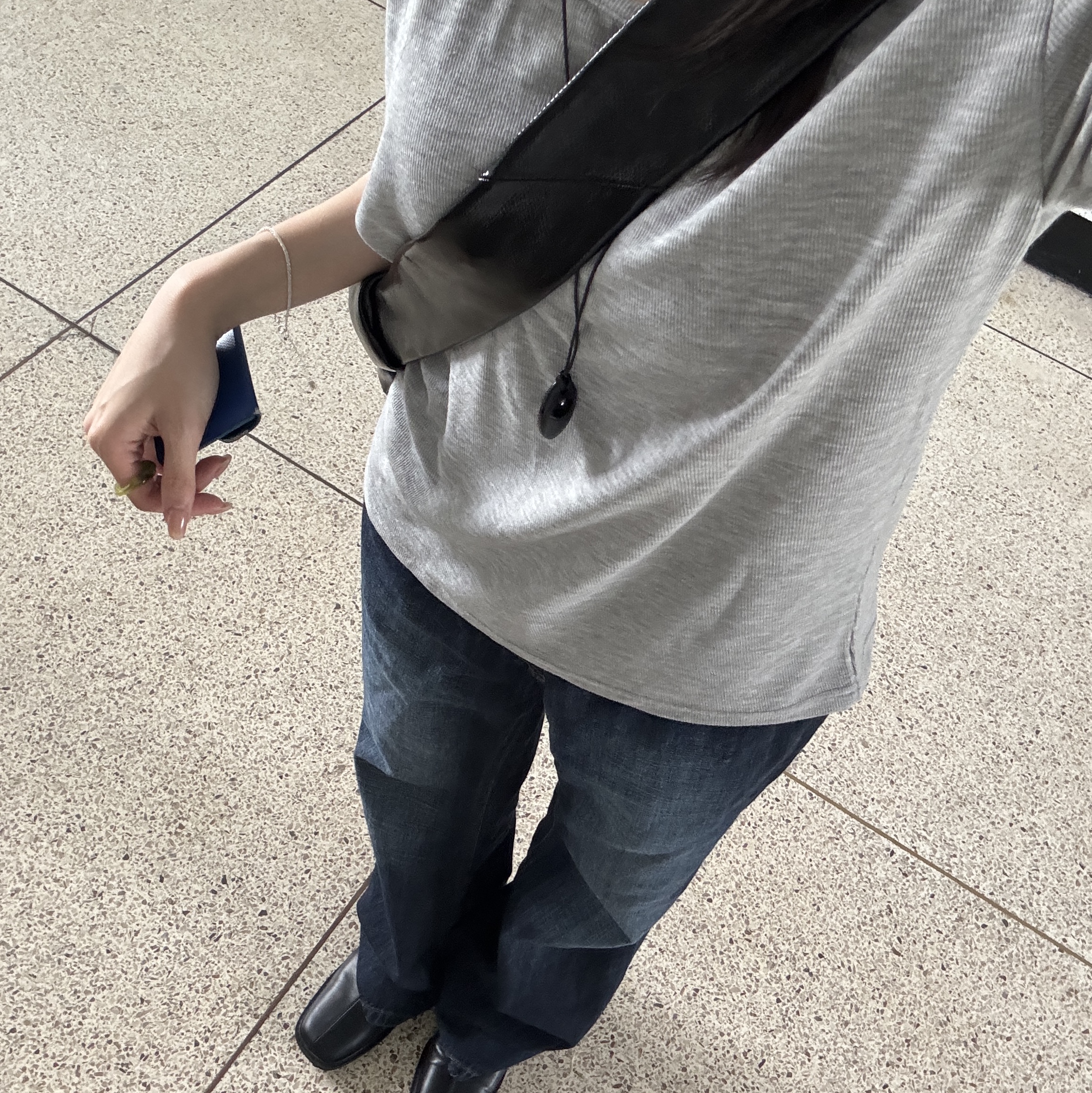 Lemaire Small Croissant Bag Coated Cotton Black, Ader Error Standic Magsafe Wallet Z-Blue 착용 스타일