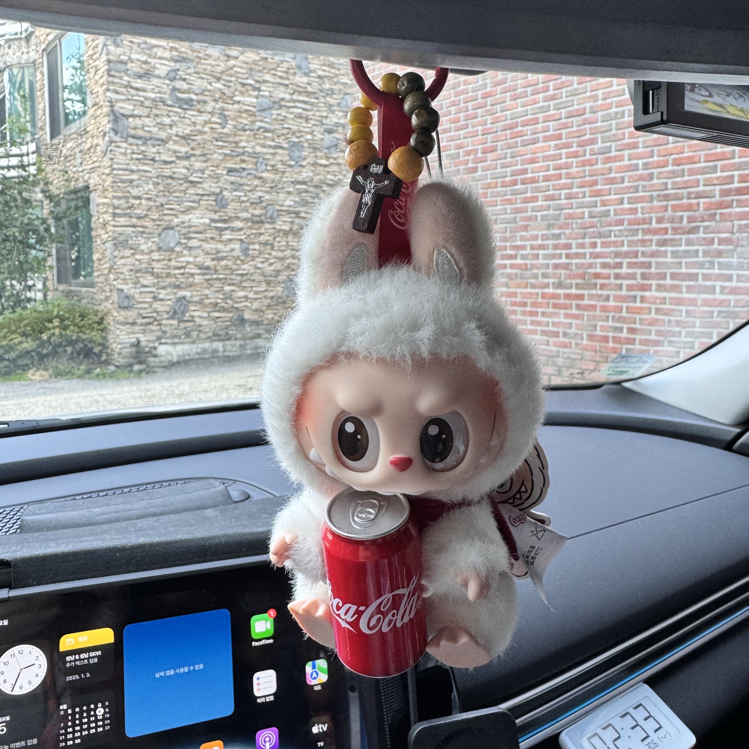 Pop Mart Labubu Coca Cola Series Happy Factor Keyring (Opened Case) 착용 스타일 - 1