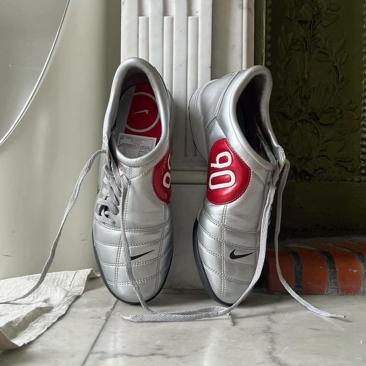 Nike Total 90 III SP Metallic Silver and Black 착용 스타일