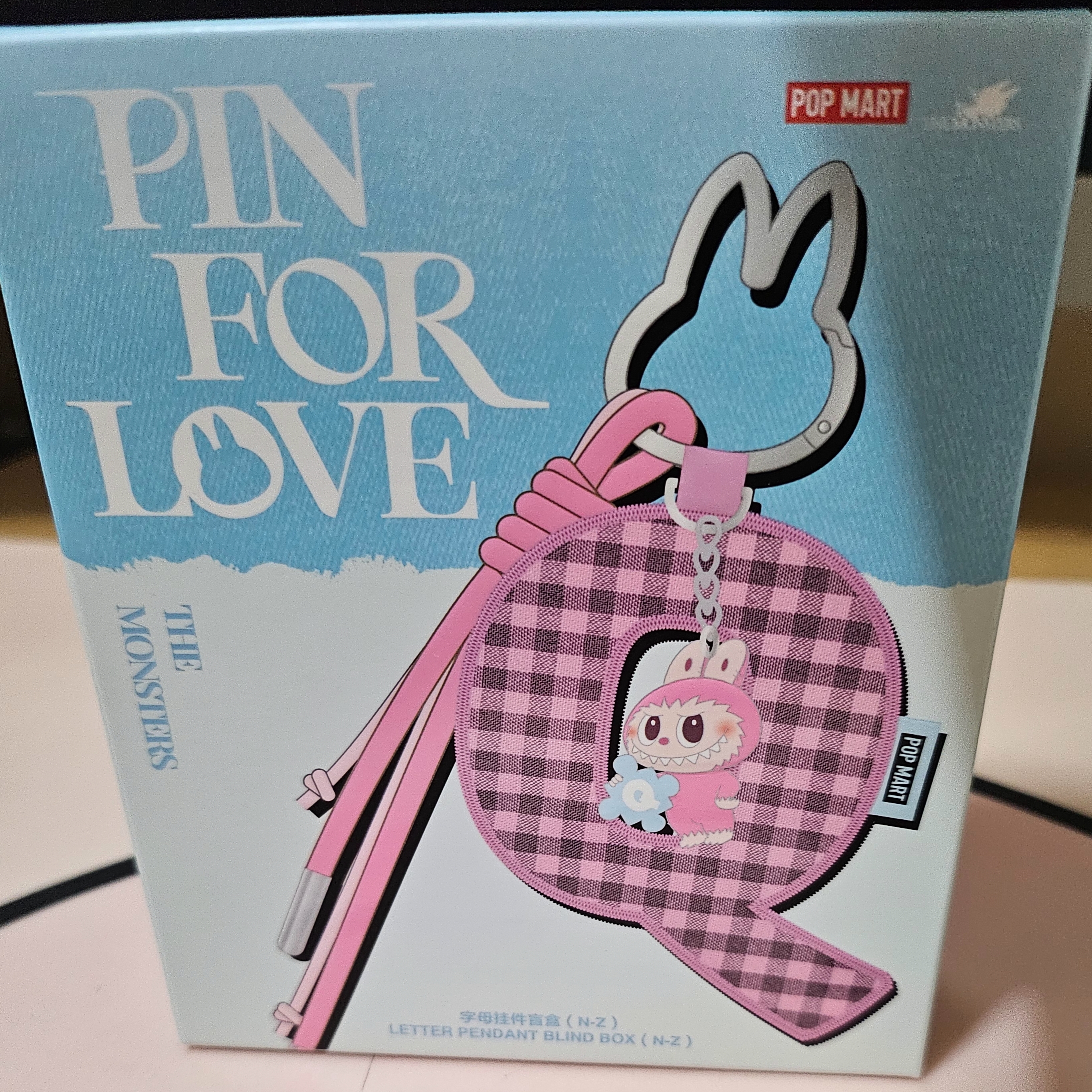 Pop Mart Labubu The Monsters Pin For Love Series - Letter Pendant Sealed Case (N-Z) (1 Blind Box) 착용 스타일